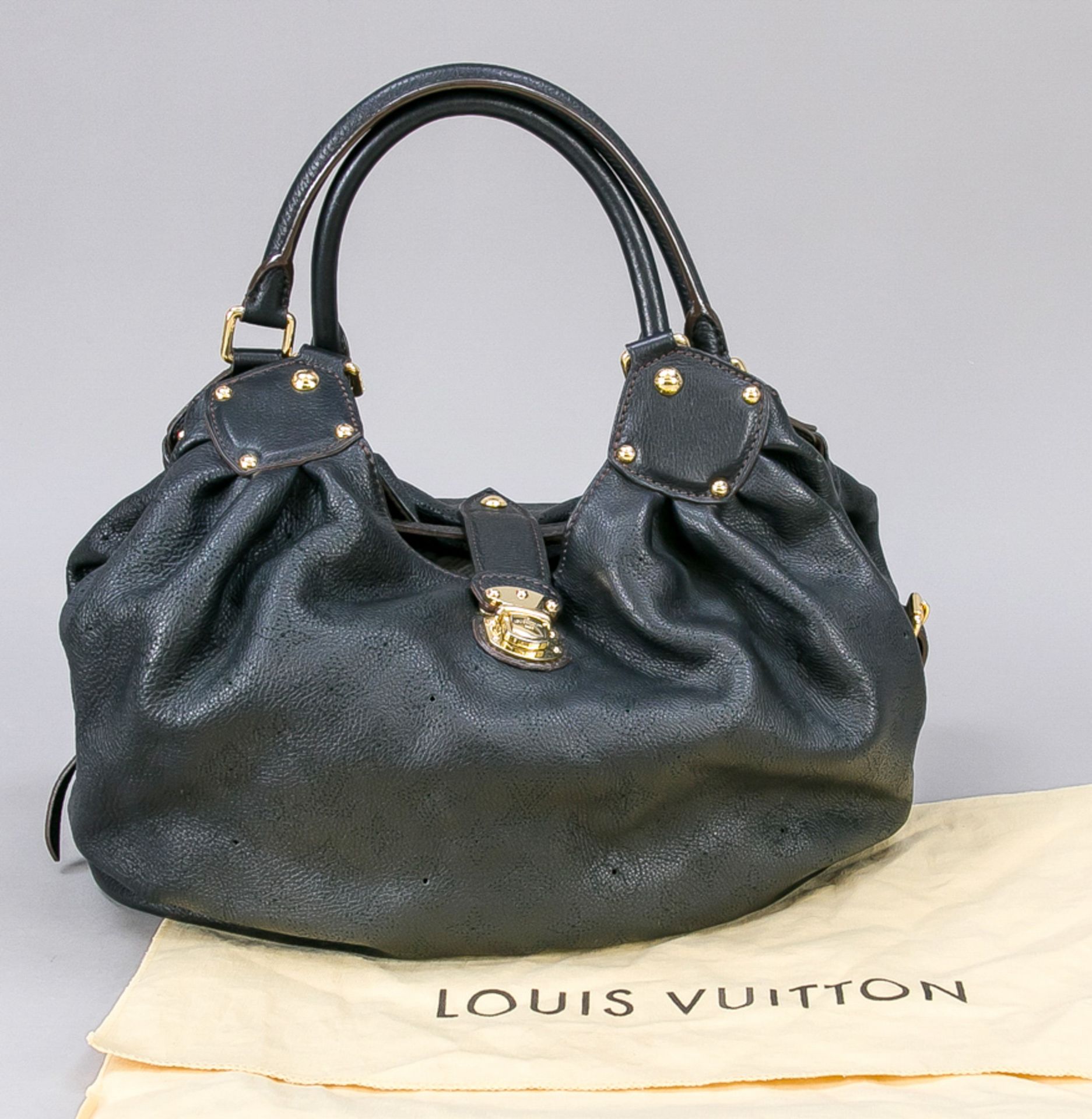 Louis Vuitton, Mahina Hobo Bag, dunkelbraunes fein perforiertes Leder, goldfarbene Hardware, kurze