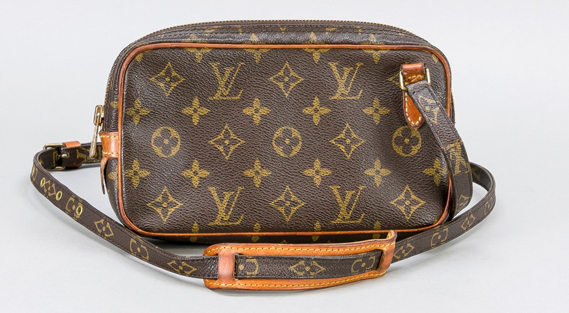 Louis Vuitton, kleine Vintage Crossbody Bag, gummiertes Baumwollgewebe im klassischen Logoprint-Desi