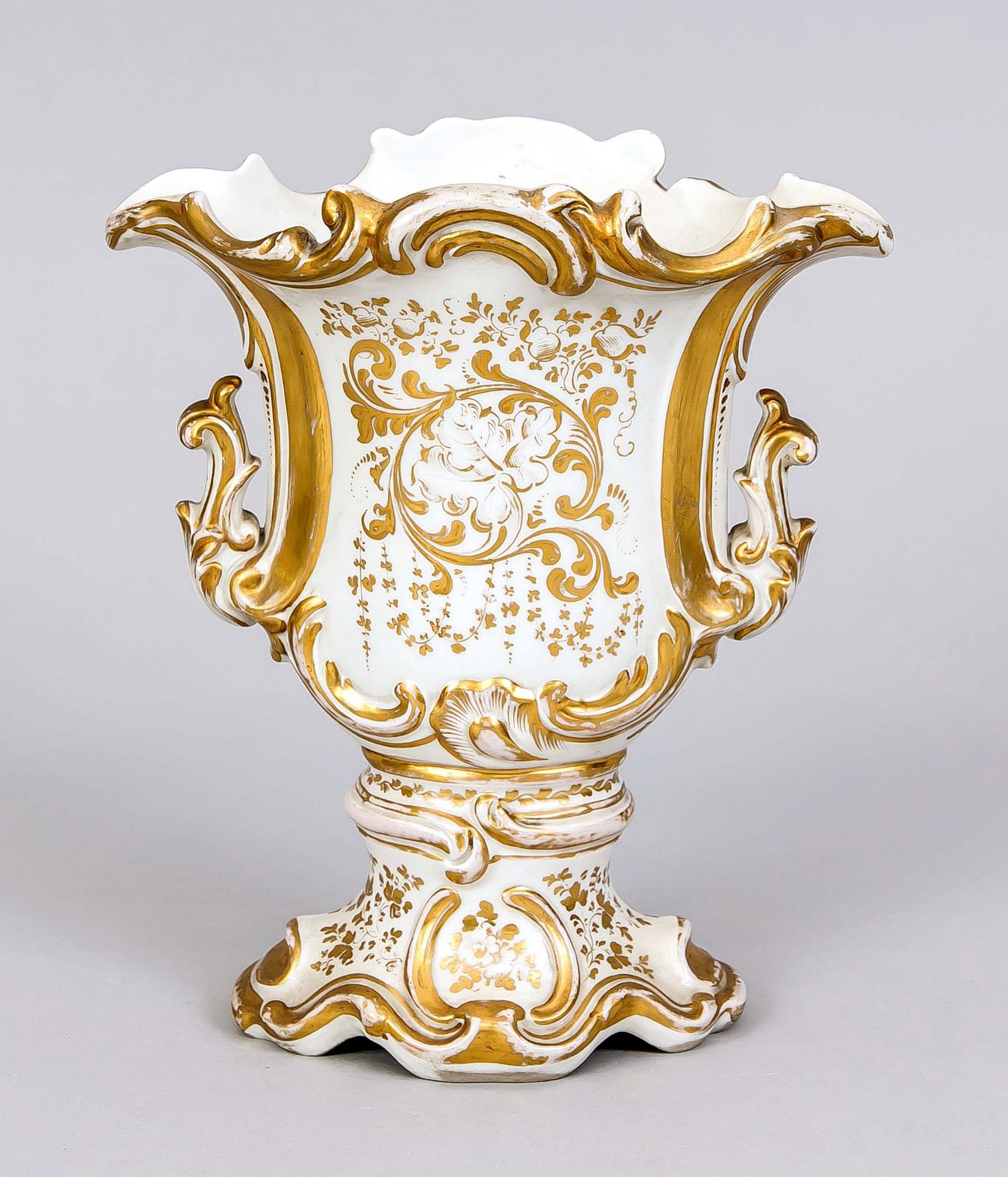 Historismus-Vase, F. A. Schumann, Berlin-Moabit, Marke 1851-69, flachgedrückte Vase mit seitlichen - Image 2 of 2