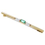 Smaragd-Brillant-Stabnadel GG 585/000 mit einem rechteckig fac. Smaragd 6,8 x 3,1 mm, Abplatzer an