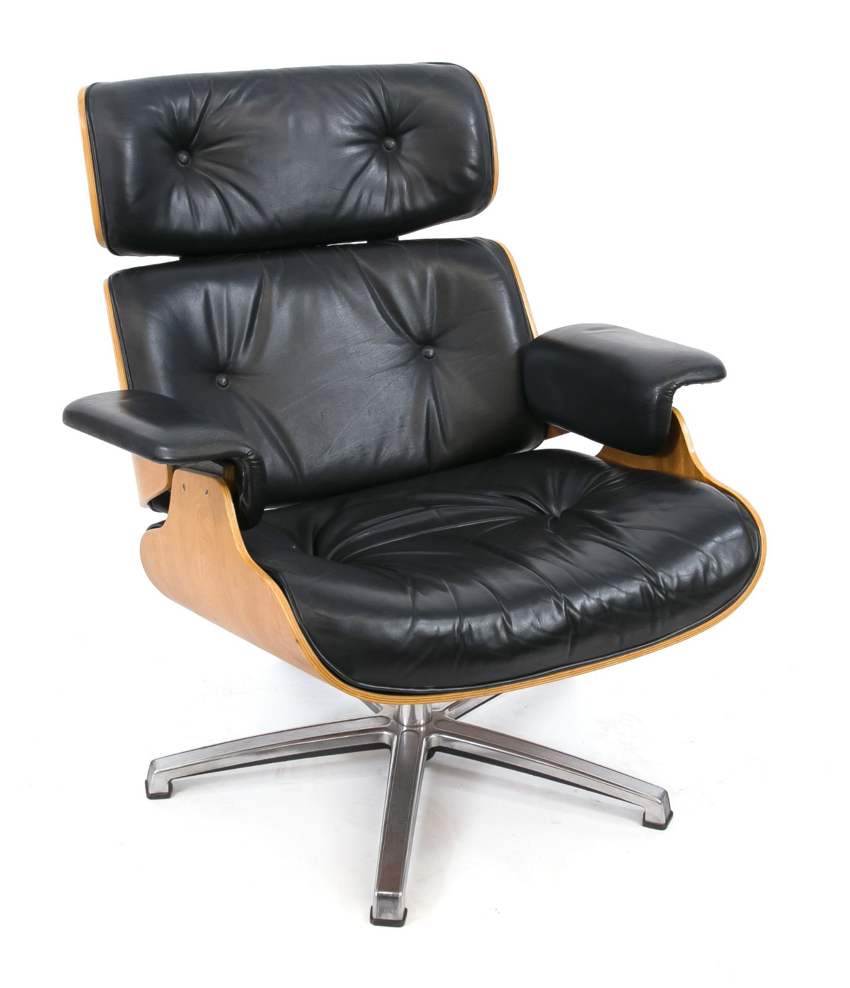 Loungesessel im Stil von Charles Eames, 20. Jh., Holz und schwarzes Leder, drehbarer Metallfuß, 87 x