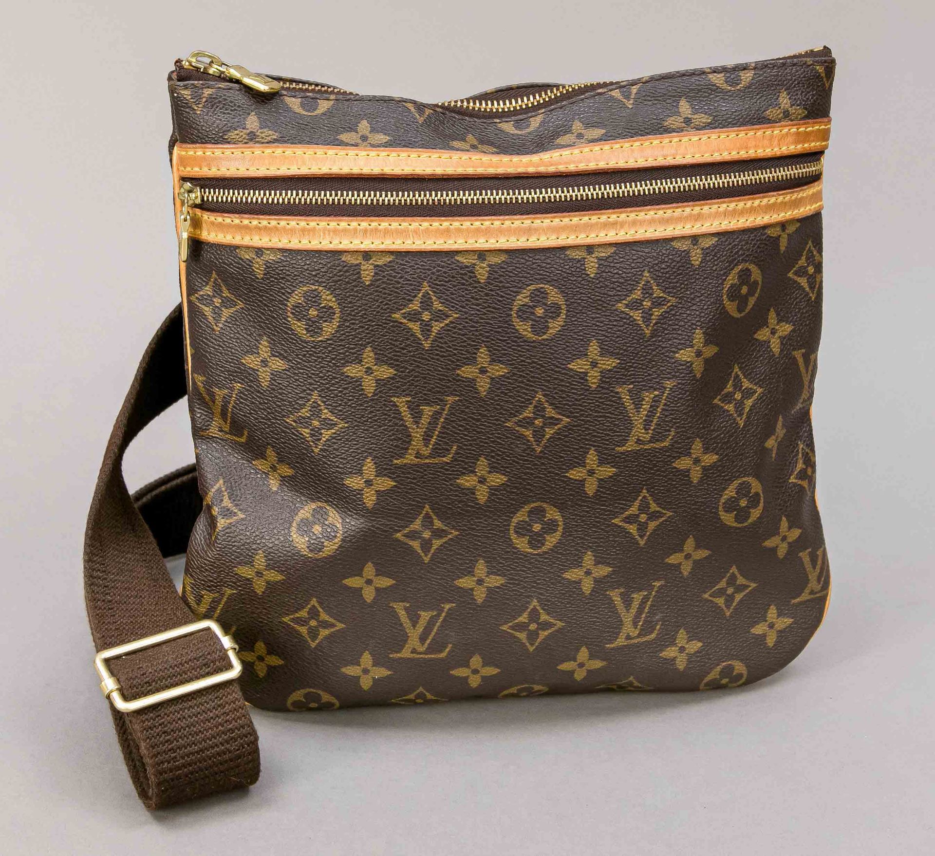 Louis Vuitton, flache Crossbody Bag, gummiertes Baumwollgewebe im klassischen Logoprint-Design mit D