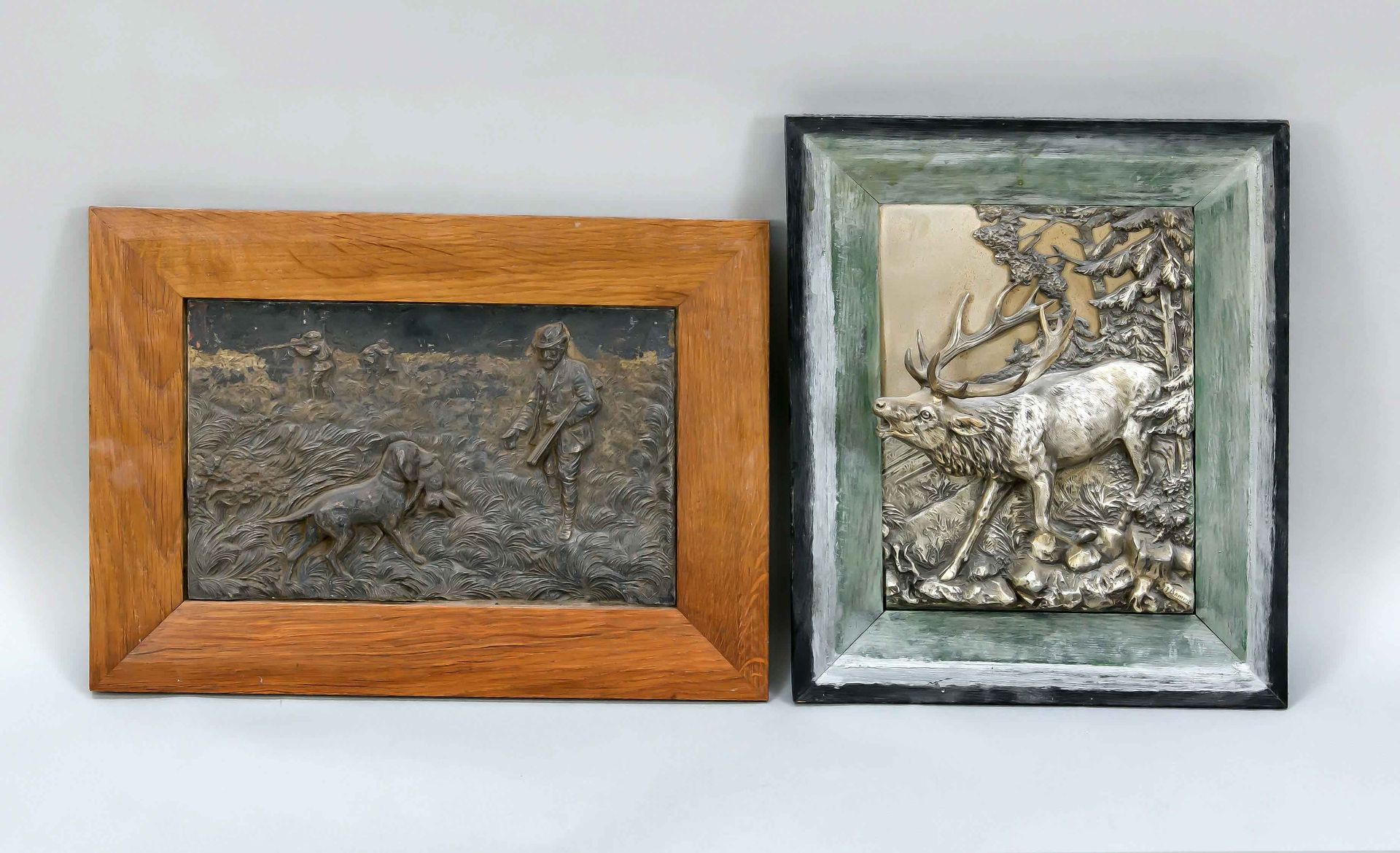 Zwei jagdliche Reliefs um 1900, Hirsch und Jäger mit Jagdhund, verschmutzt, ger. bis 42 x 34 cm