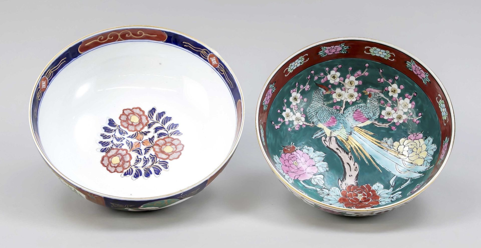 2 Imari bowls, Japan, 20th c., d. 25 & 28 cm