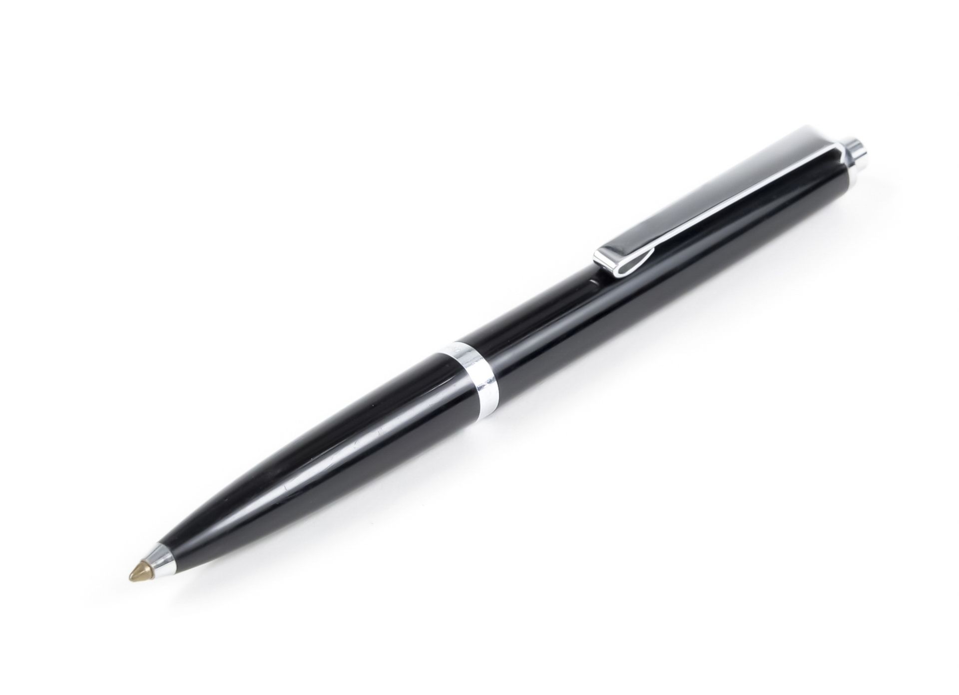 Montblanc ballpoint pen, end of 20th c., black case, l. 13,3 cm.