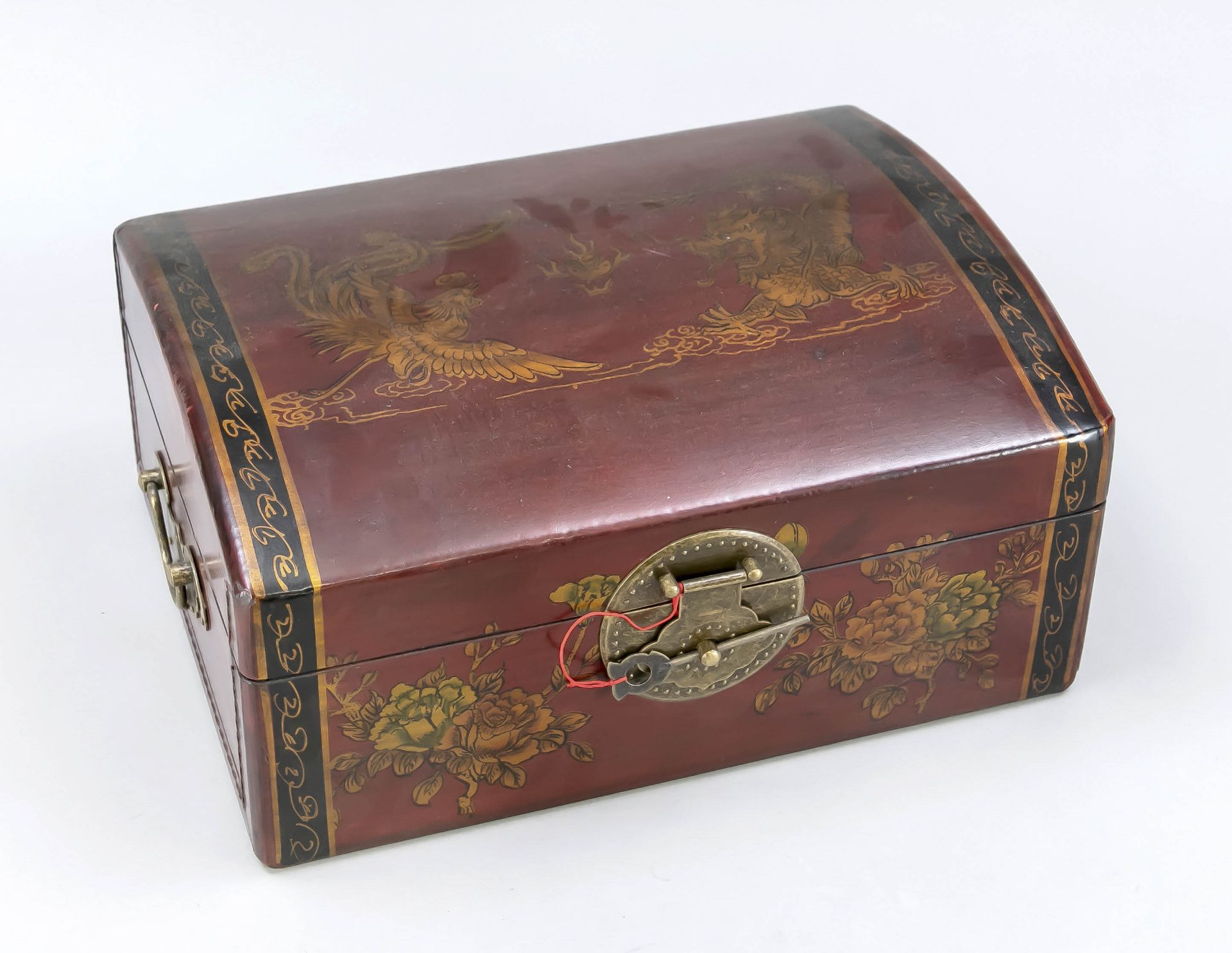 Chest-shaped box, China, 20th century, lacquered wooden body. Hinged lid with brass fittings, 16 x