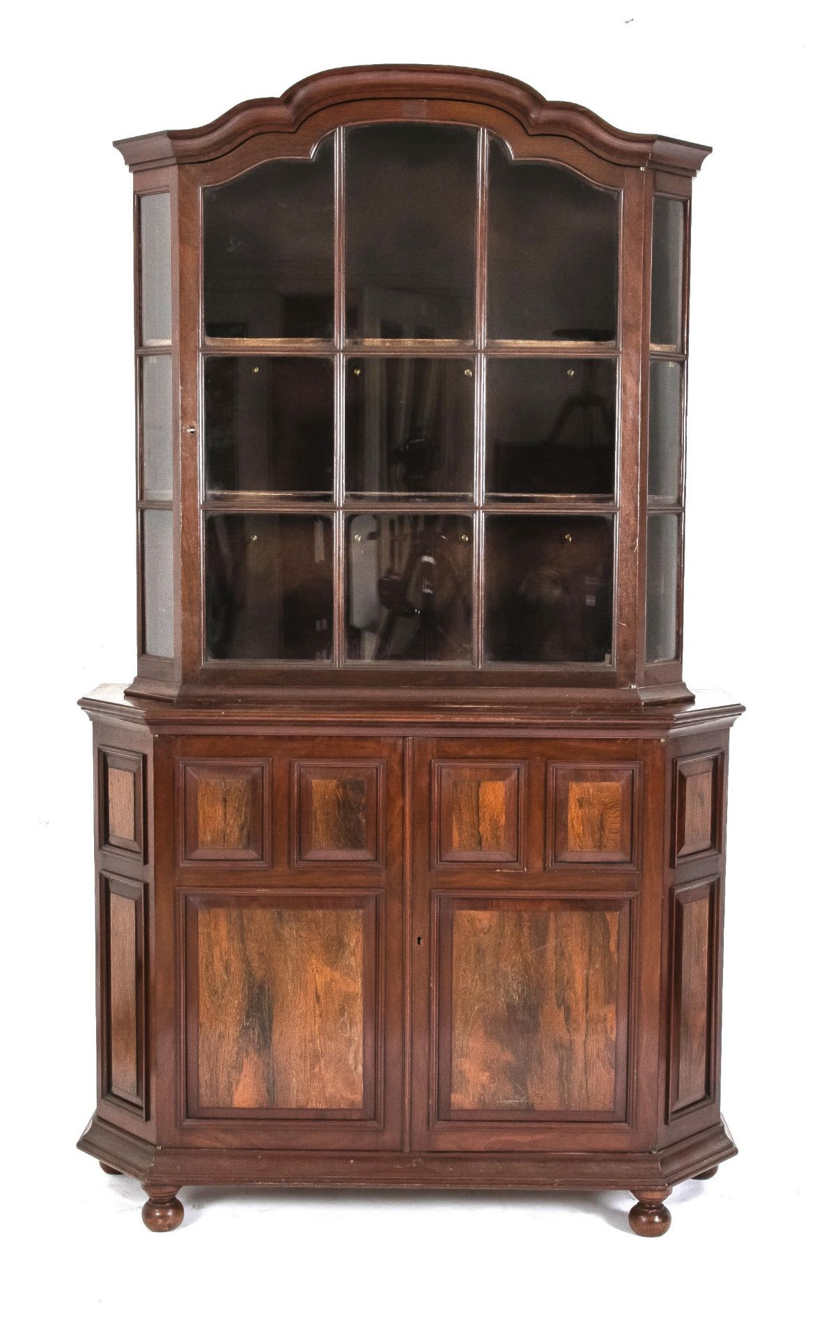 Glass top cabinet, England 19th c., walnut/mahogany, 2-door lower part beveled at the corners,