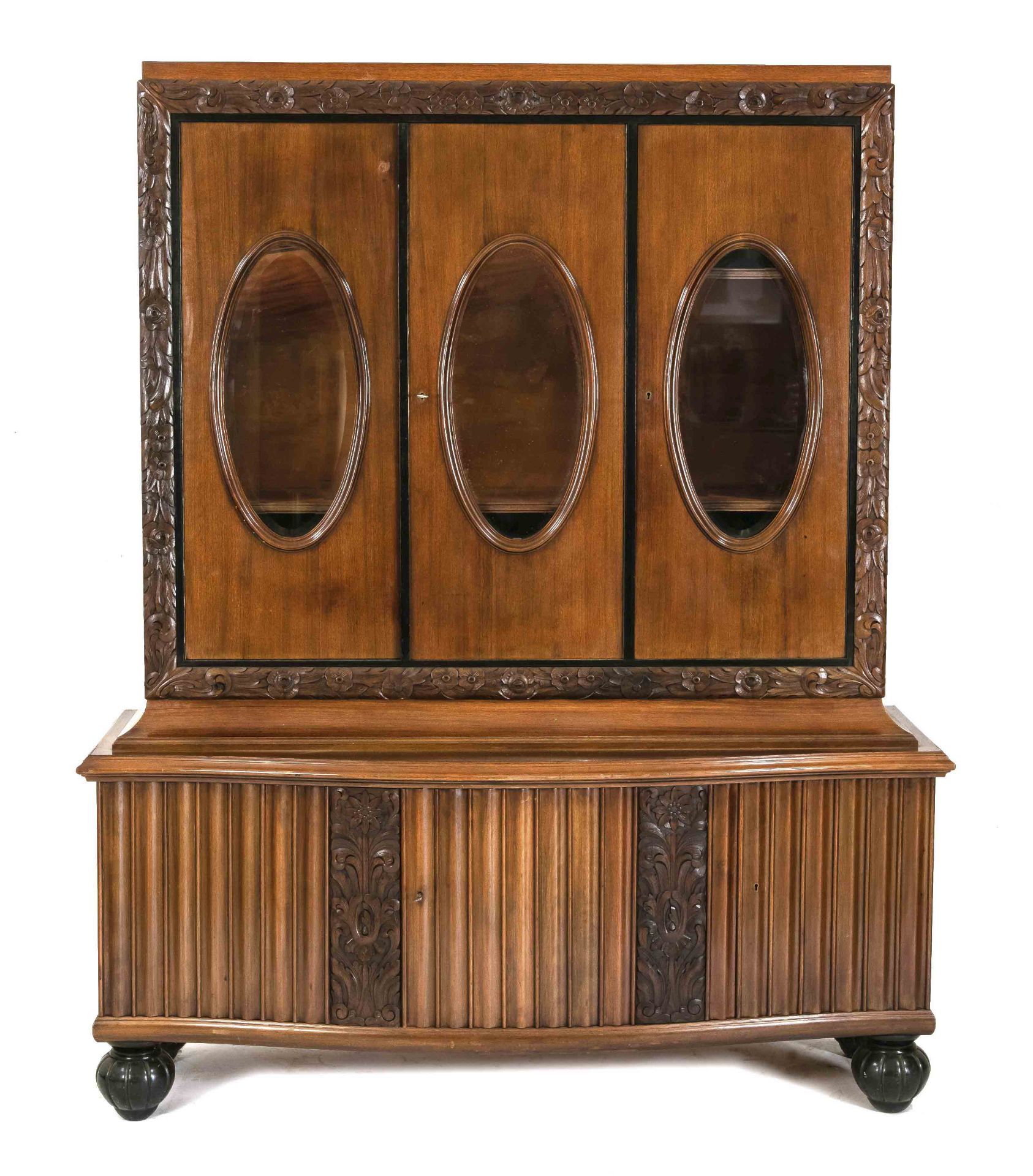 Art deco top buffet around 1920, mahogany, top with 3 oval faceted glass panes, 185 x 151 x 56