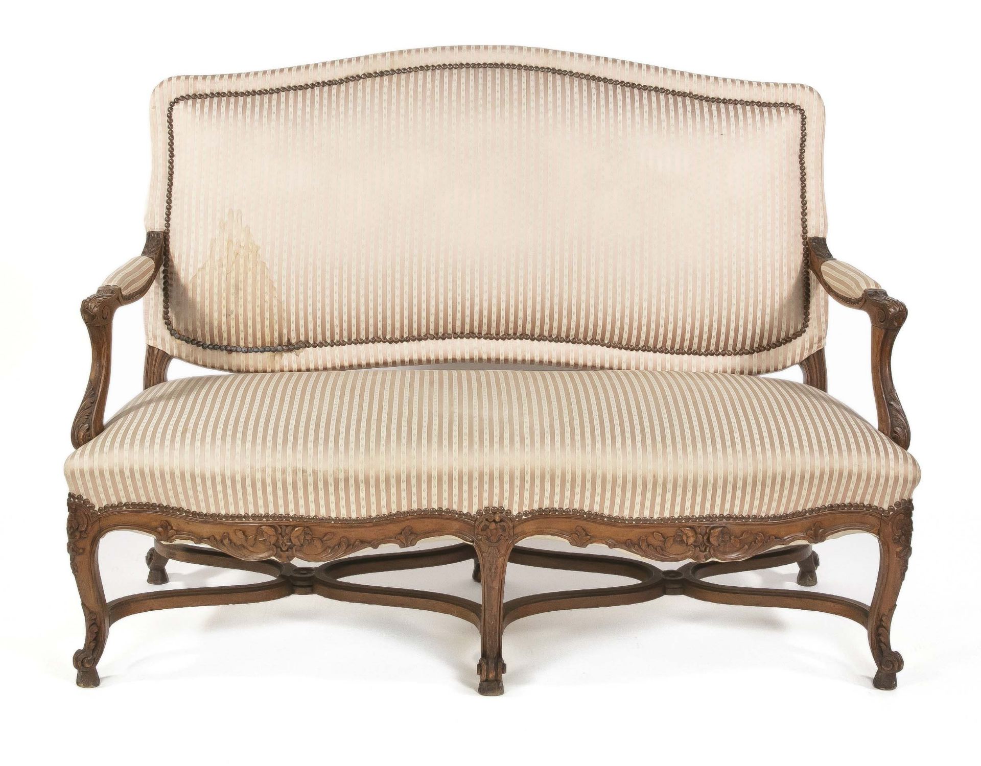 Neo-Rococo sofa circa 1860, solid walnut, matching lot 5517, 102 x 140 x 80 cm.- The furniture