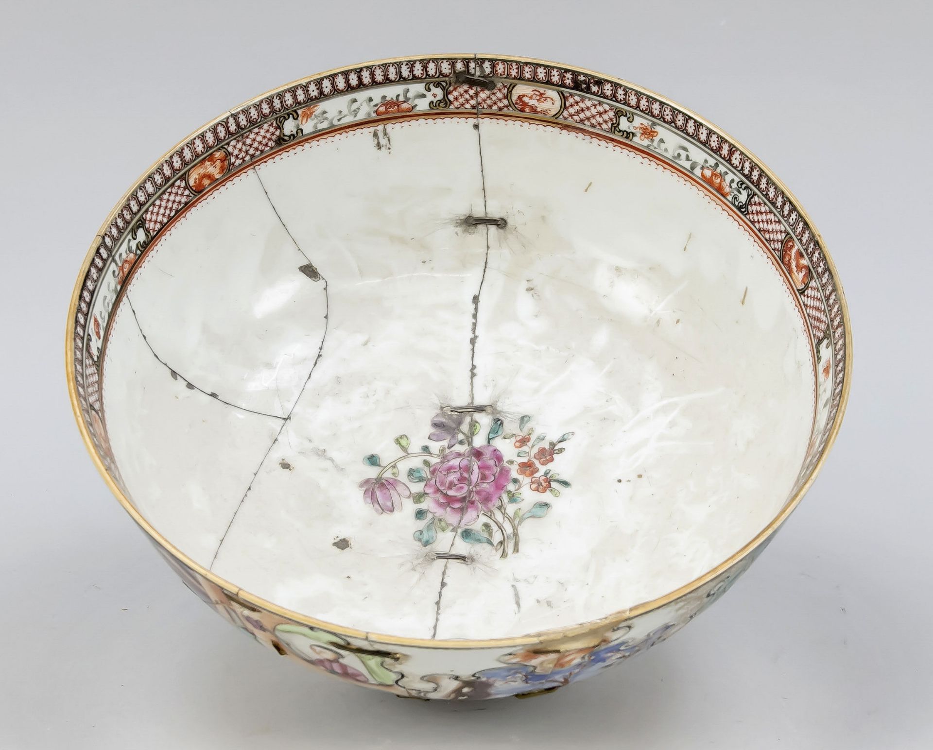 Famille Rose Export Mandarin Bowl, China, 18th century (Qianlong/Qing). Circumferentially - Image 2 of 3