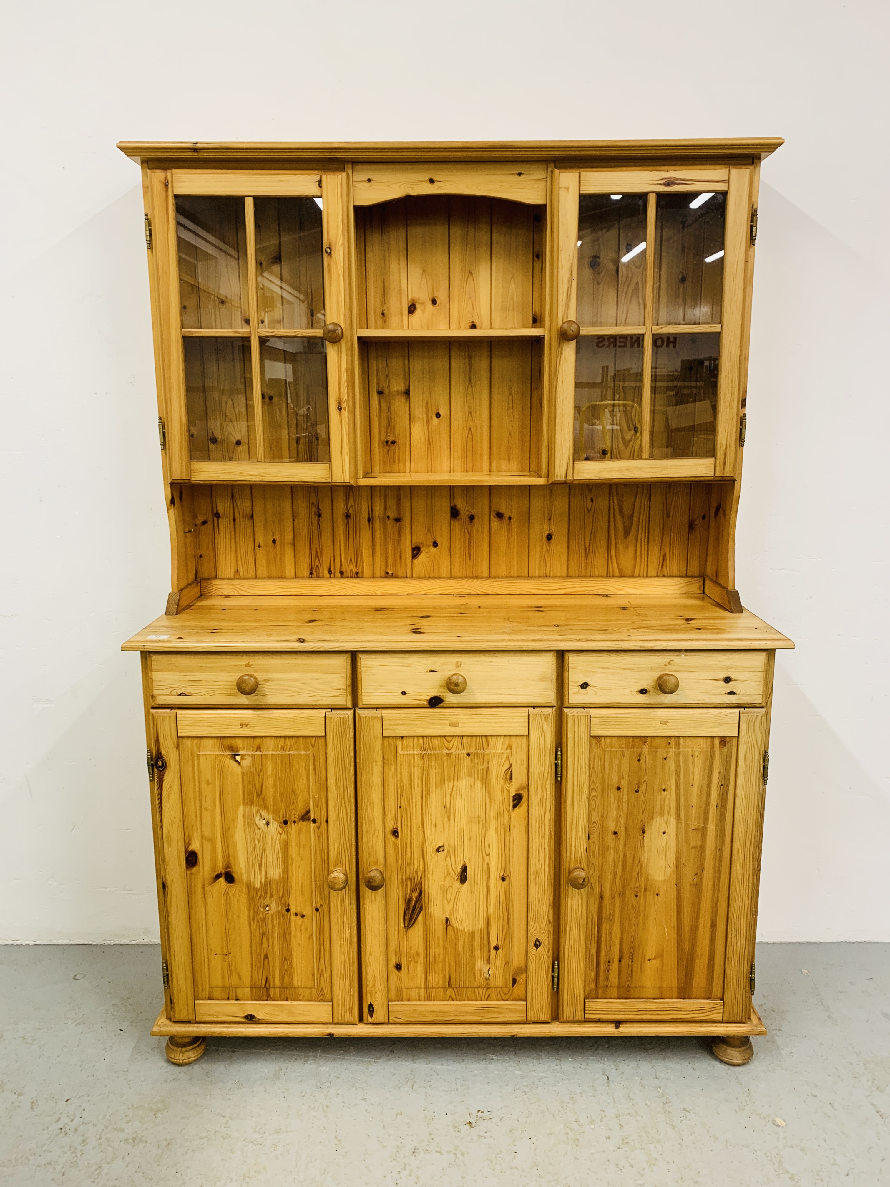 HONEY PINE TRADITIONAL KITCHEN DRESSER, THE UPPER WITH TWO GLAZED DOORS,
