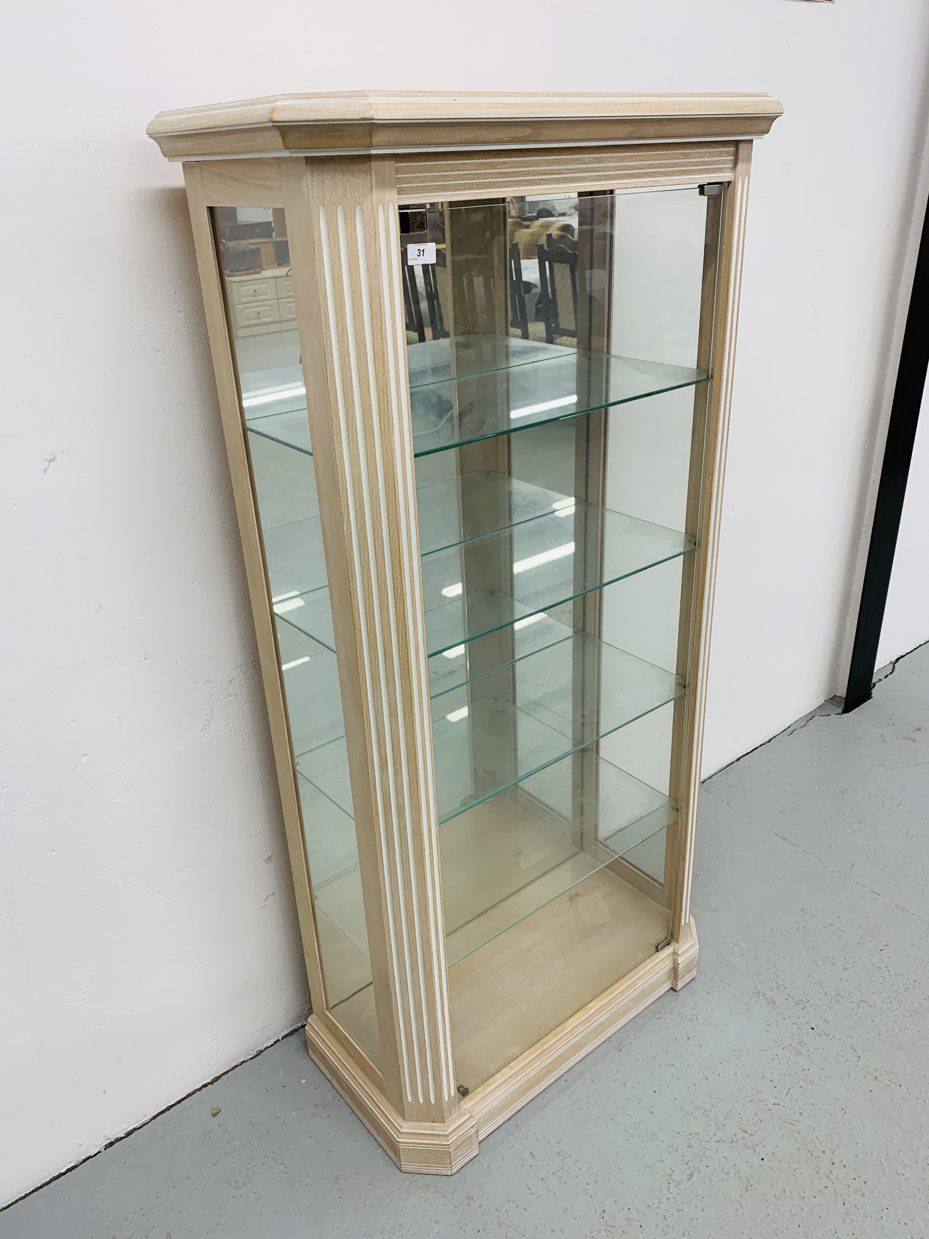 MODERN GLAZED DISPLAY CABINET WITH A LIMED FINISH & GLASS SHELVES - Image 3 of 7