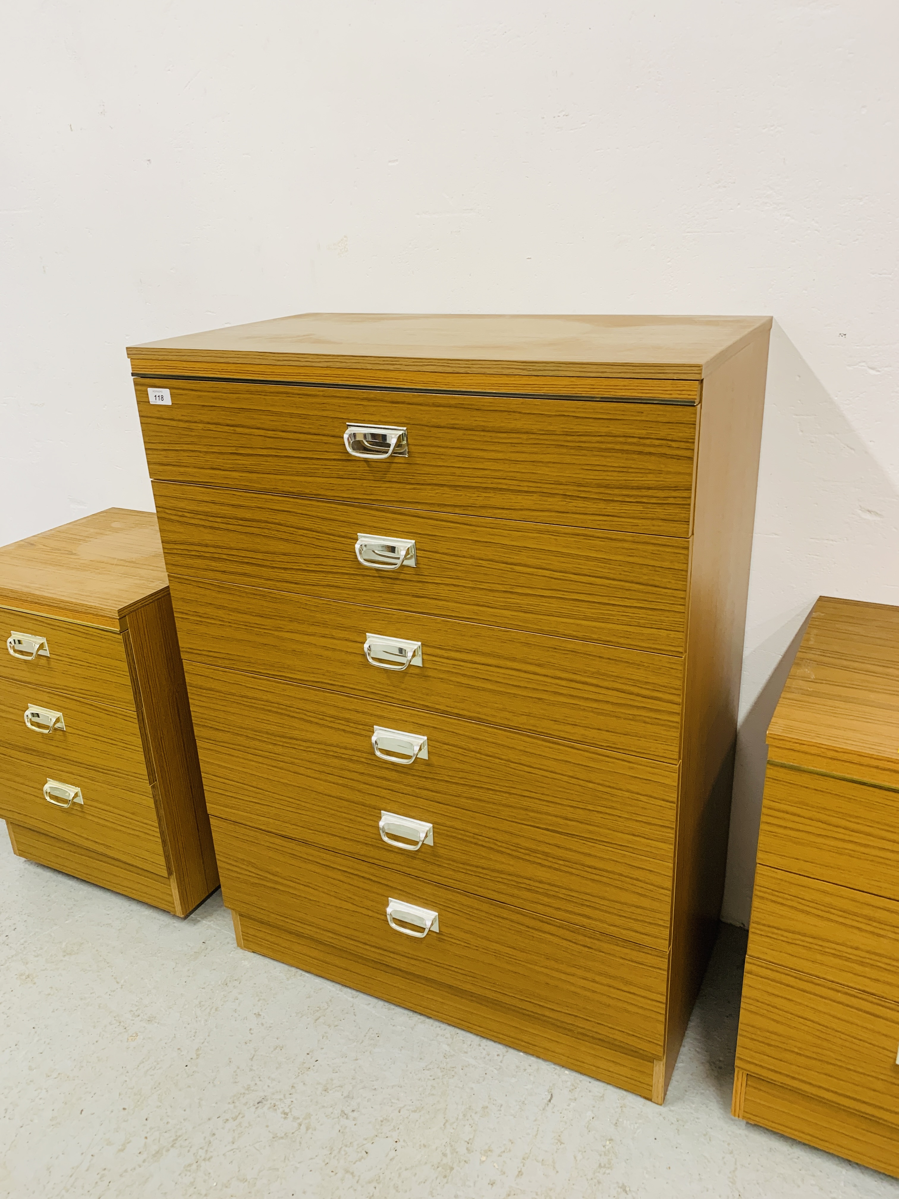 A MODERN WOOD GRAIN FINISH SIX DRAWER CHEST. WIDTH 77cm. HEIGHT 105cm. - Image 2 of 5