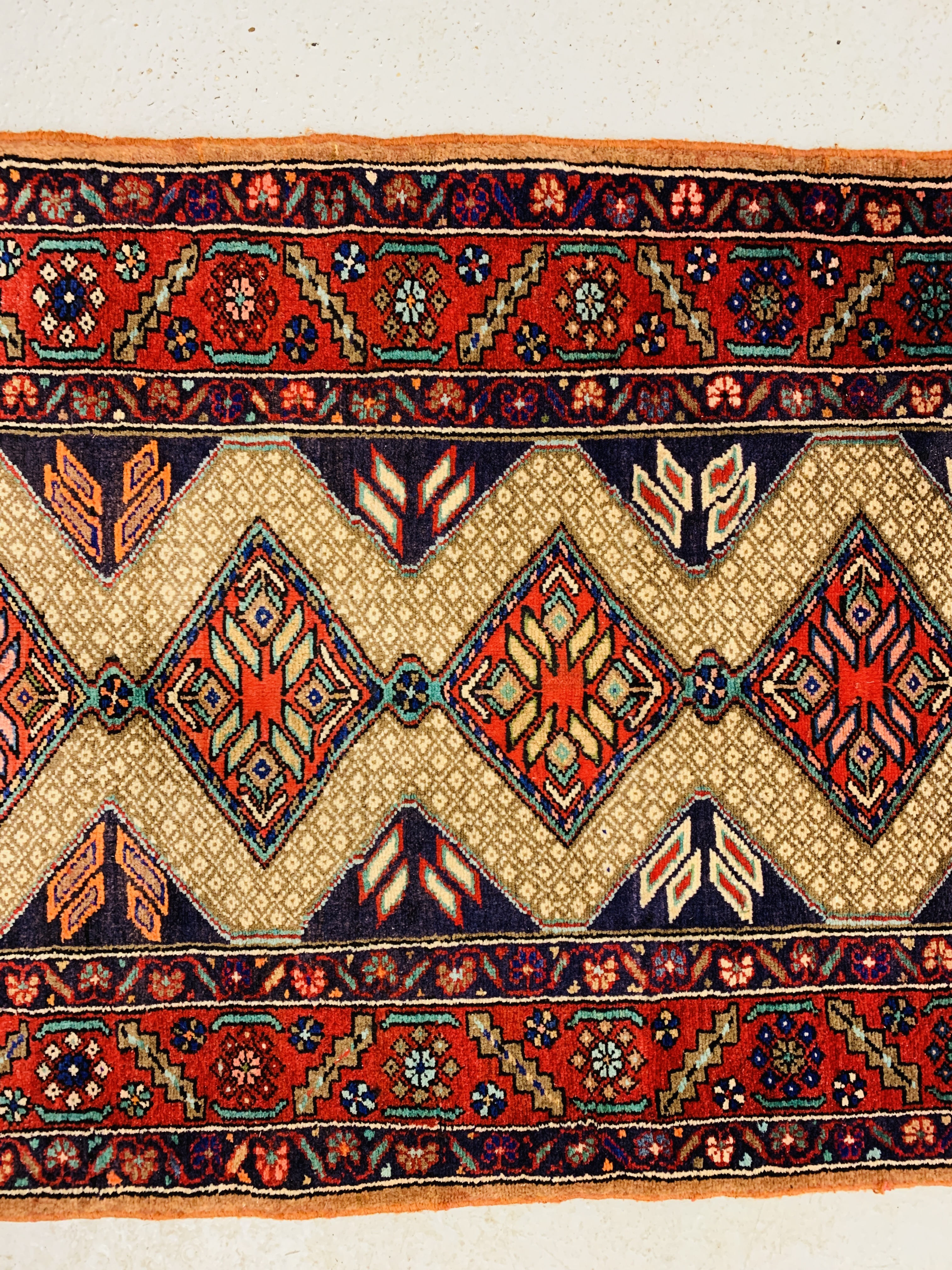 A HAMADAN RED/BLUE PATTERNED CARPET RUNNER 2.9 x 1.05. 1. - Image 3 of 4