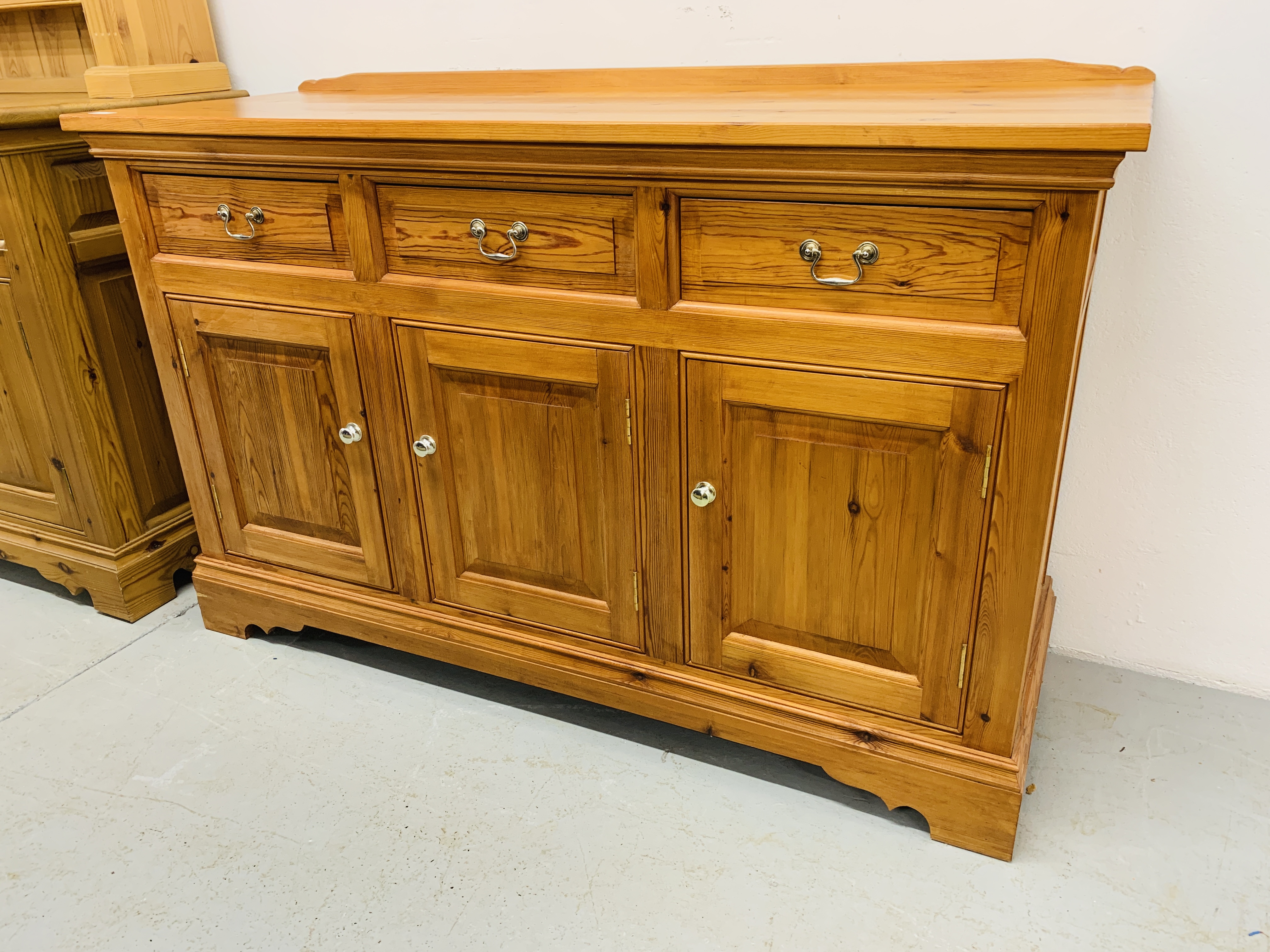 A SOLID PINE THREE DRAWER DRESSER BASE - LENGTH 147cm. HEIGHT 91cm. - Image 10 of 10