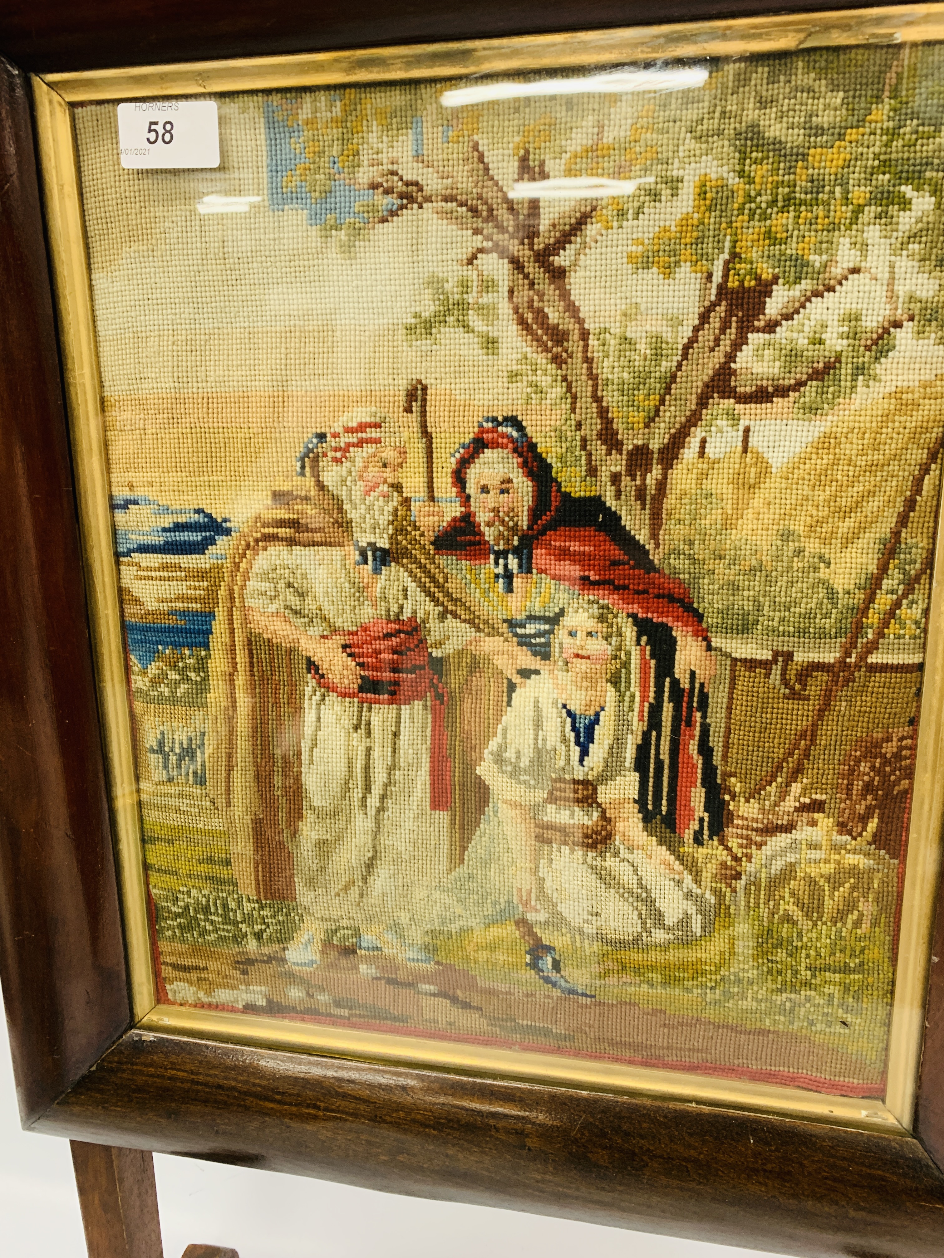 VINTAGE MAHOGANY FRAMED TAPESTRY INSET FIRE SCREEN - Image 2 of 5