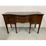 A MAHOGANY SERPENTINE FRONTED SIDEBOARD, THE TWO CENTRAL DRAWER FLANKED BY CUPBOARD DOORS,