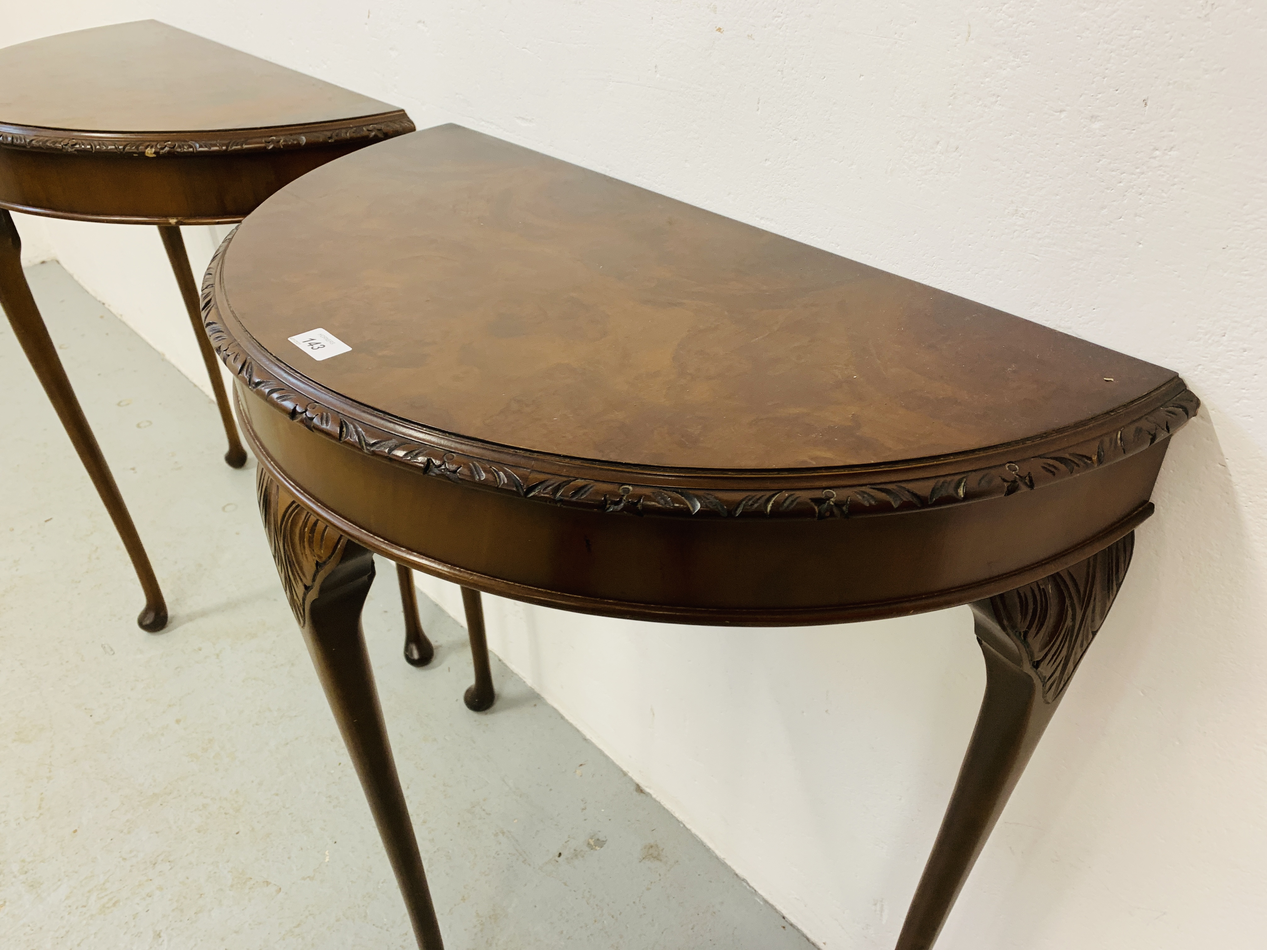 A PAIR OF REPRODUCTION WALNUT FINISH DEMI LUNE SIDE TABLES (EACH WIDTH 74cm) - Image 5 of 6