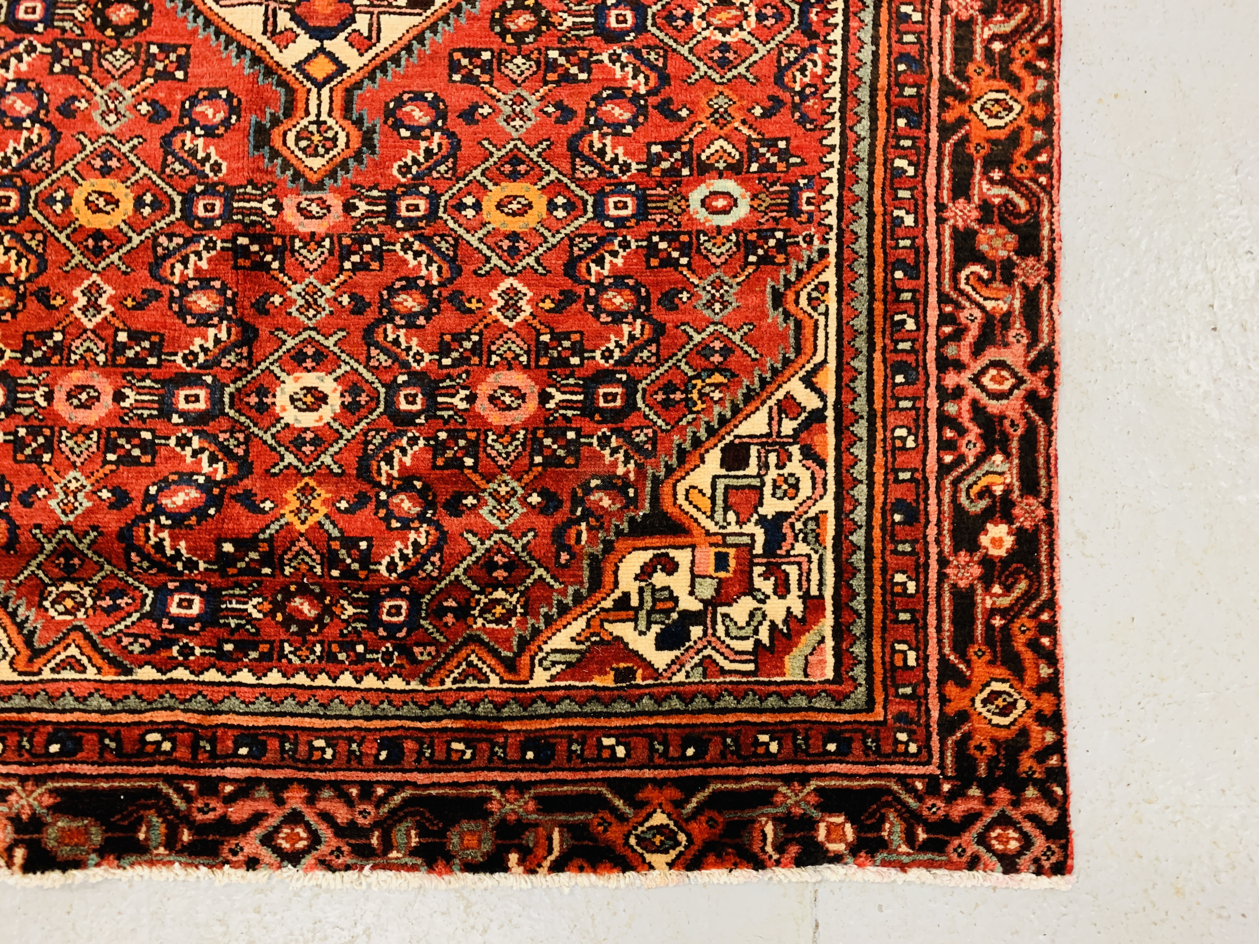 A HAMADAN RED/BLUE/ORANGE PATTERNED CARPET 2.0 x 1.4. 1. - Image 2 of 4