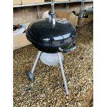 A WEBER KETTLE BBQ,