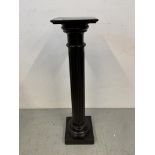 A MAHOGANY TORCHERE WITH REEDED DETAIL,