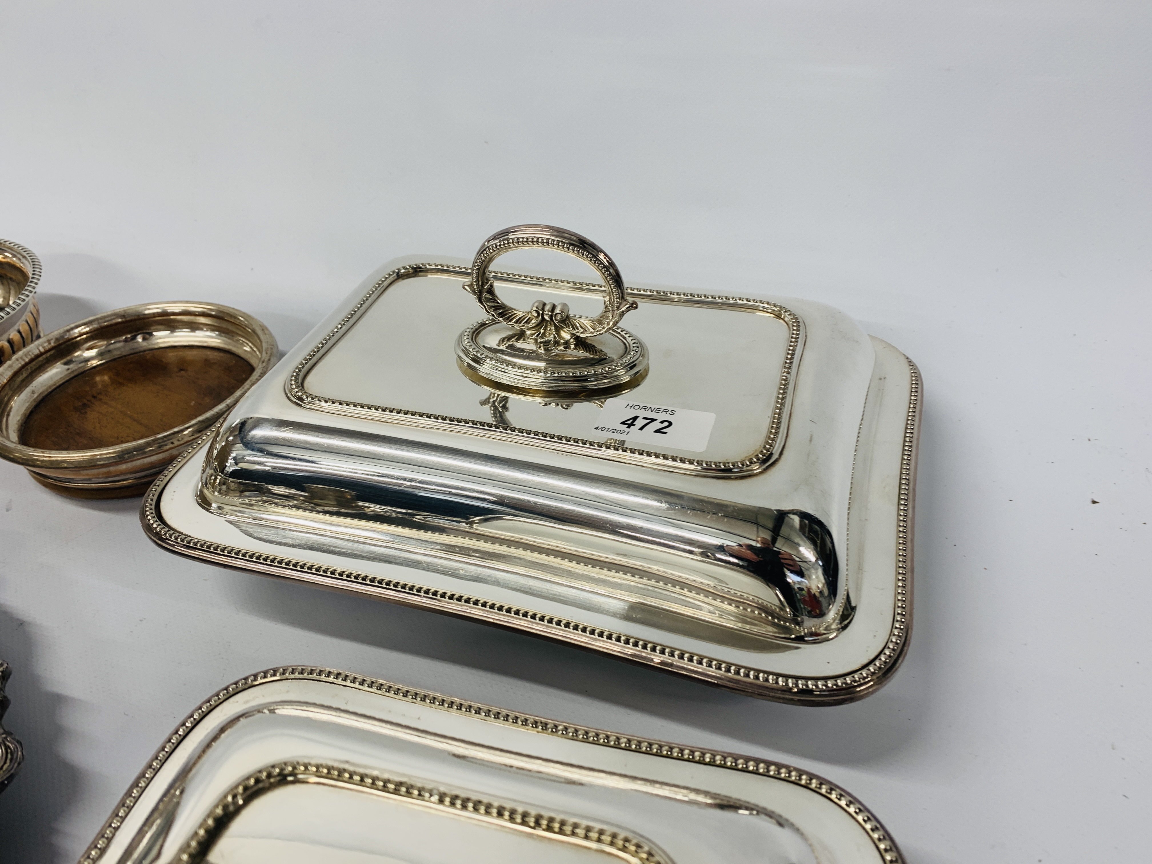 A GROUP OF GOOD QUALITY SILVER PLATED WARES TO INCLUDE OVAL TRAY LENGTH 45CM, - Image 5 of 12