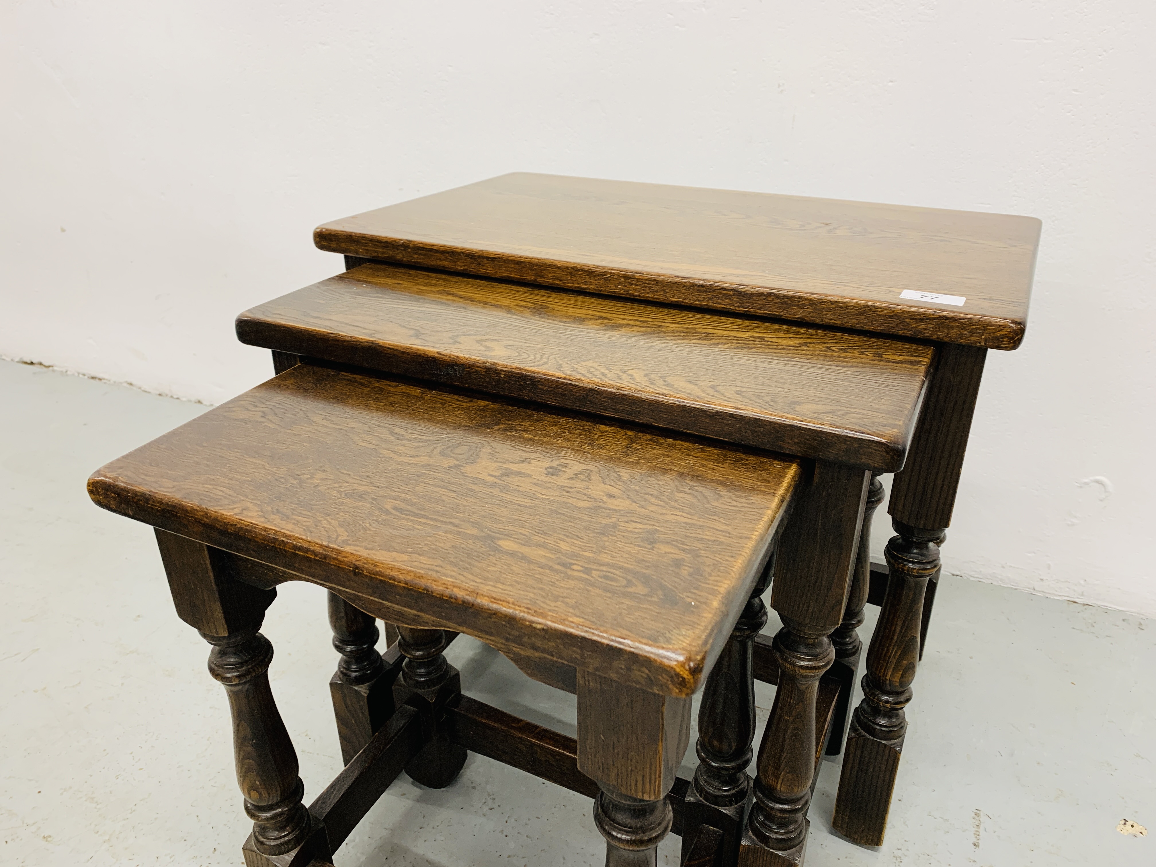 NEST OF THREE GRADUATED OAK OCCASIONAL TABLES - Image 4 of 5