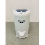 A WHITE KNIGHT LAUNDRY SPIN DRYER - SOLD AS SEEN