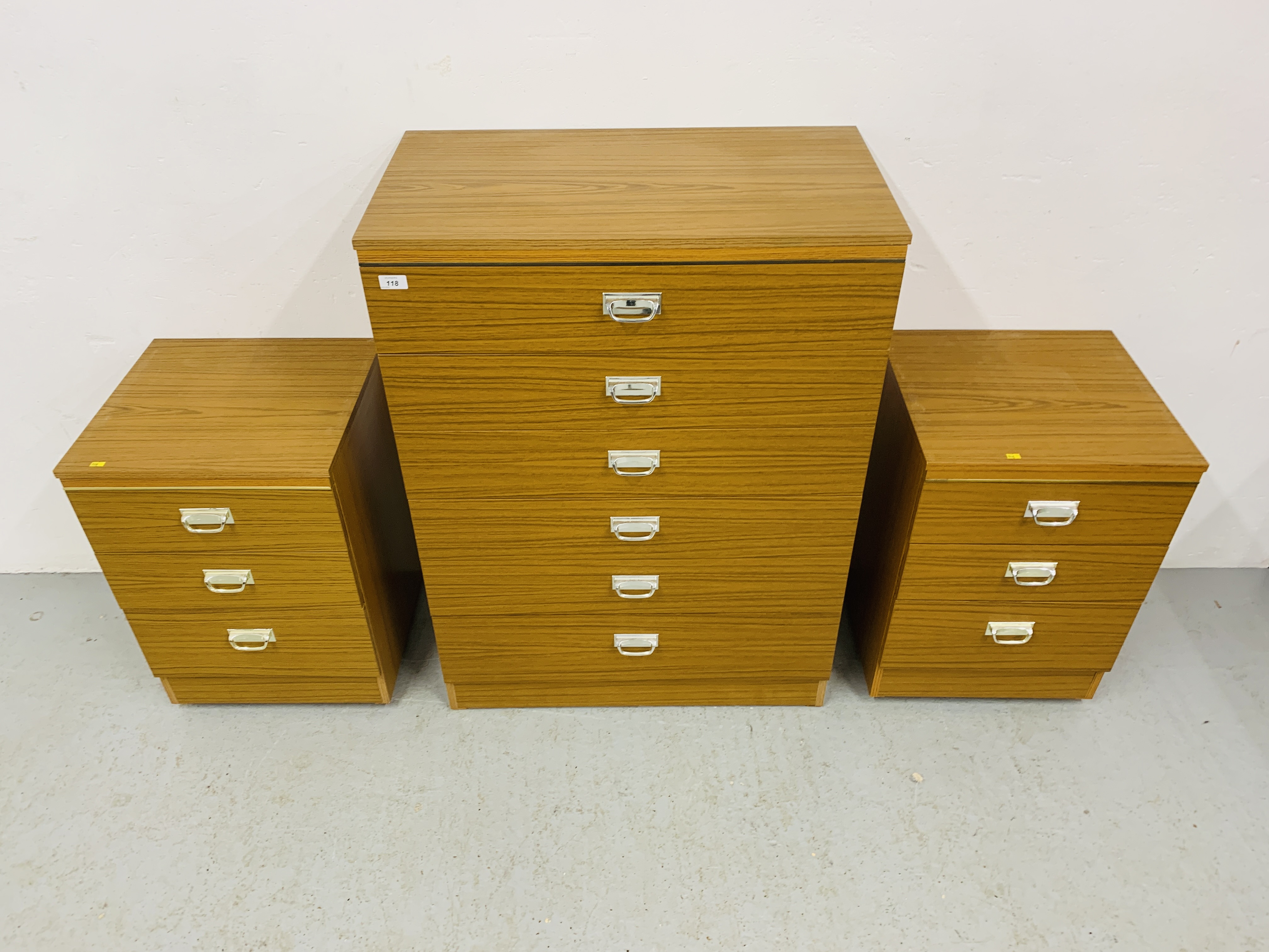 A MODERN WOOD GRAIN FINISH SIX DRAWER CHEST. WIDTH 77cm. HEIGHT 105cm. - Image 5 of 5