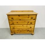 A HONEY PINE 4 DRAWER CHEST OF DRAWERS 90 x 40 x 84cm