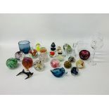 28 PIECES OF ART GLASS TO INCLUDE LARGE QTY PAPER WEIGHTS INC CAITHNESS, LANGHAM ETC,