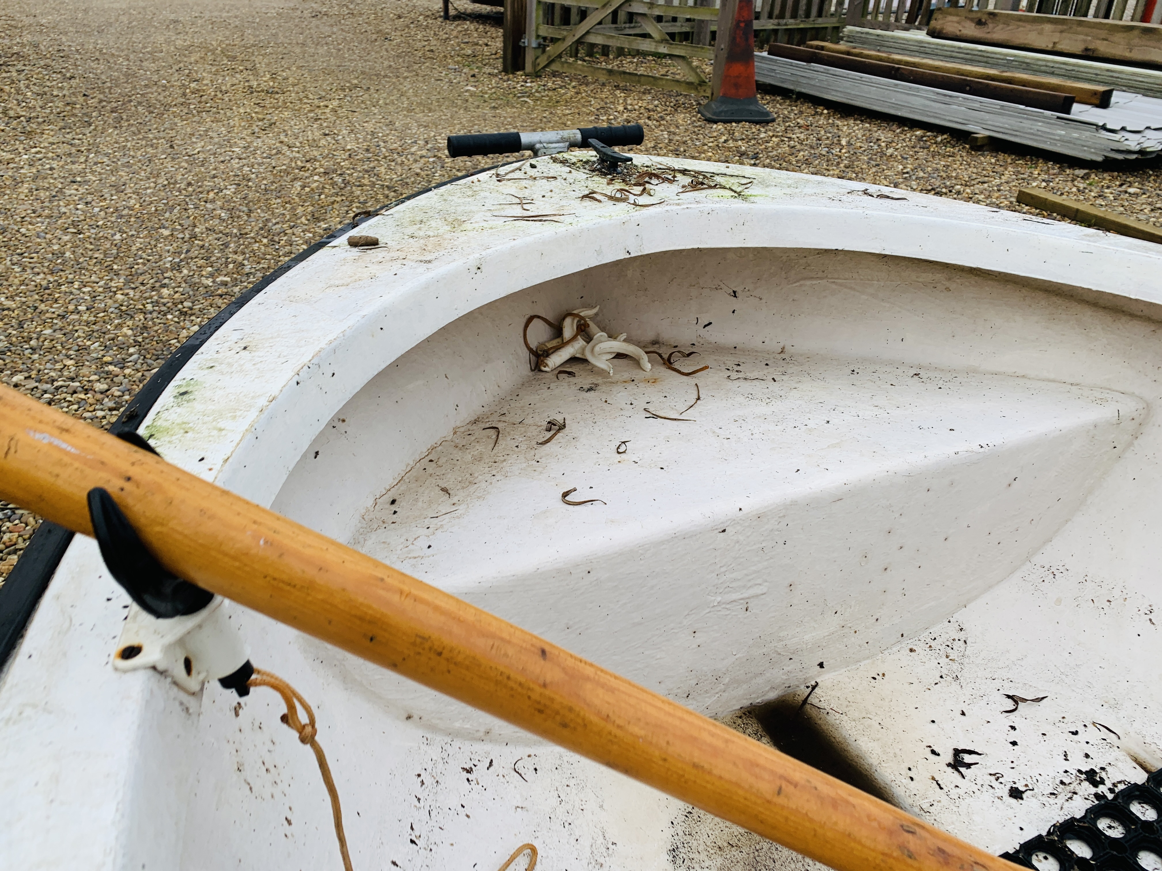 A 10FT FIBREGLASS ROWING DINGHY ON LAUNCHING TRAILER WITH OARS, - Image 11 of 12
