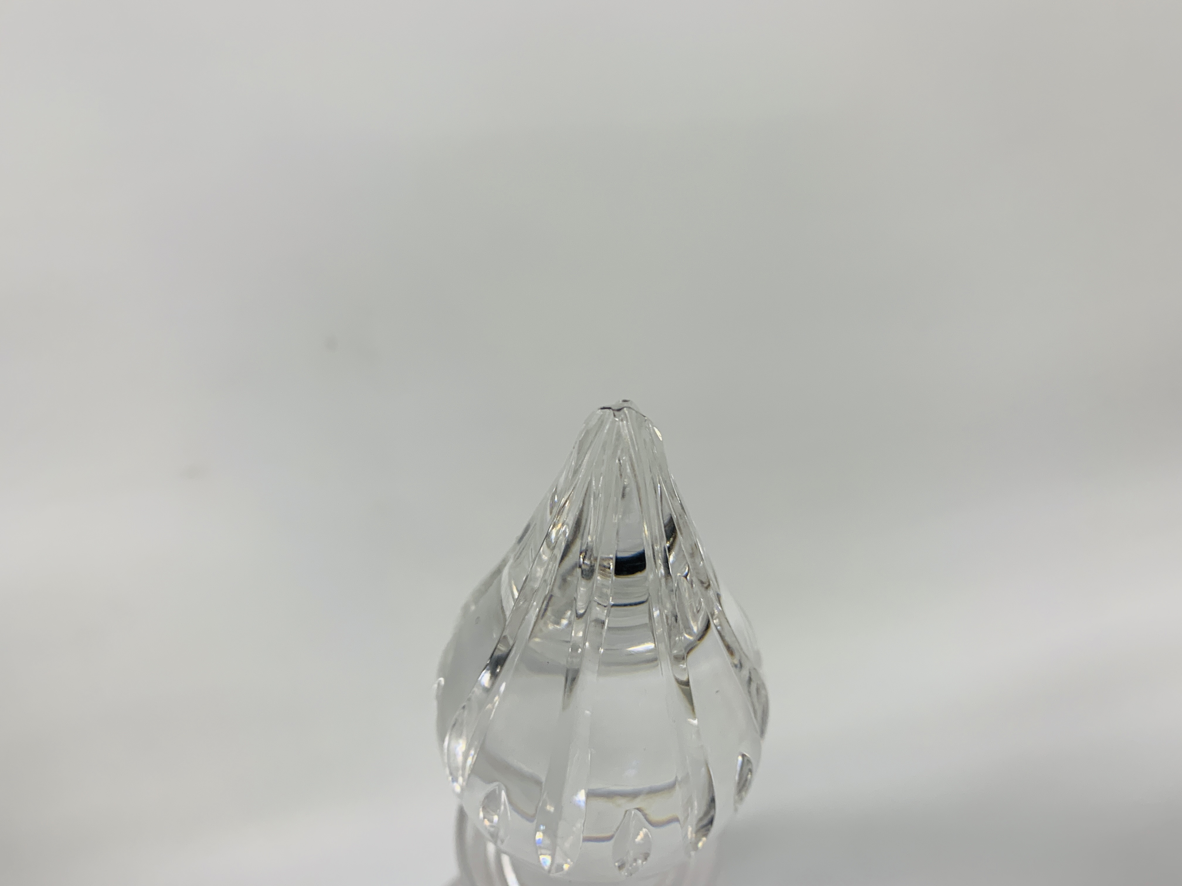 LEAD CRYSTAL VASE - H 36cm TOGETHER WITH A MATCHING CRYSTAL DECANTER & LARGE BOWL (BEARING WHAT - Image 5 of 6