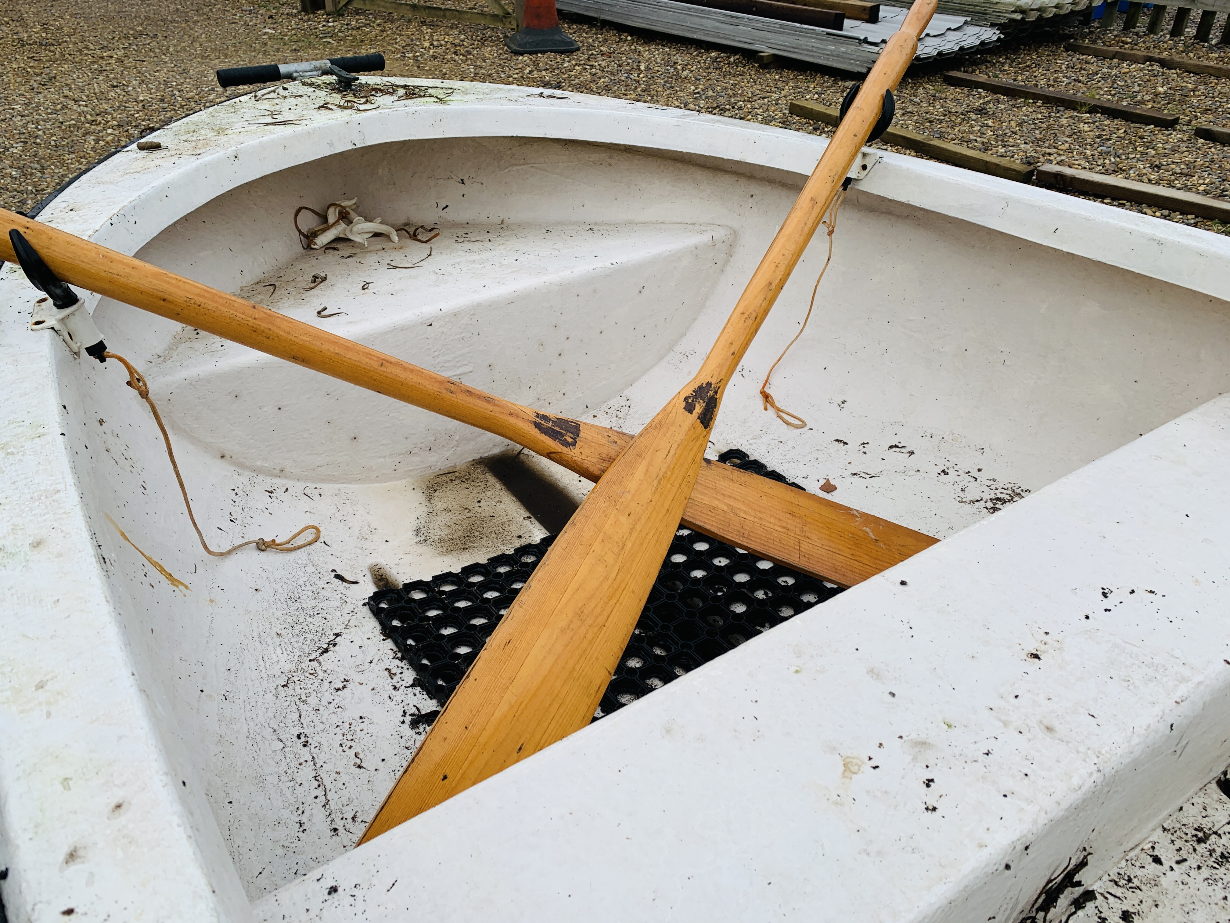 A 10FT FIBREGLASS ROWING DINGHY ON LAUNCHING TRAILER WITH OARS, - Image 10 of 12
