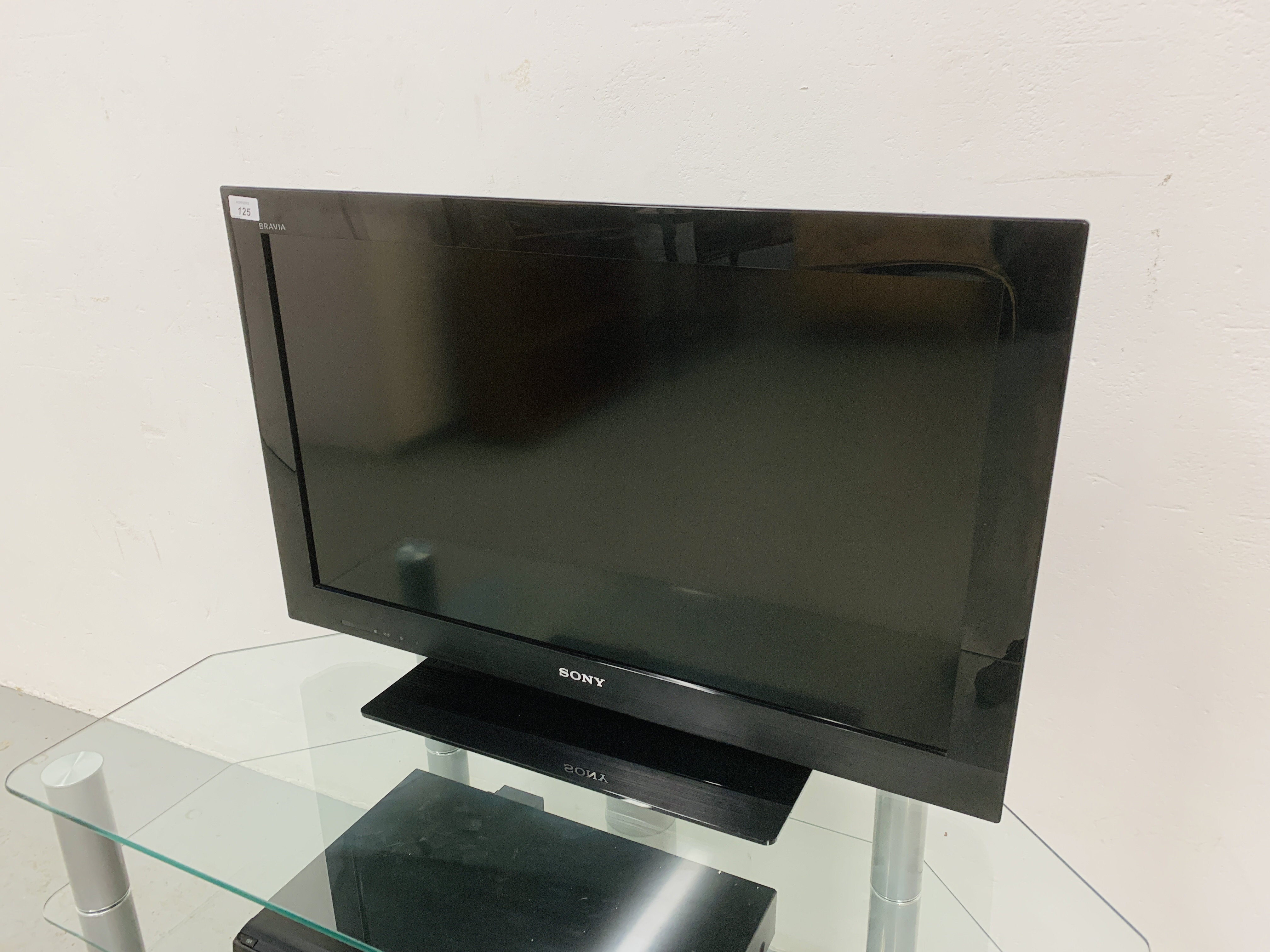 A SONY BRAVIA 32 INCH TELEVISION WITH REMOTE AND PANASONIC DVD / HDD RECORDER WITH FREEVIEW, - Image 10 of 11