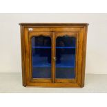 A WALL HANGING MAHOGANY CORNER CABINET THE TWO GLAZED DOORS ENCLOSING A SHELVED INTERIOR WIDTH 72cm,