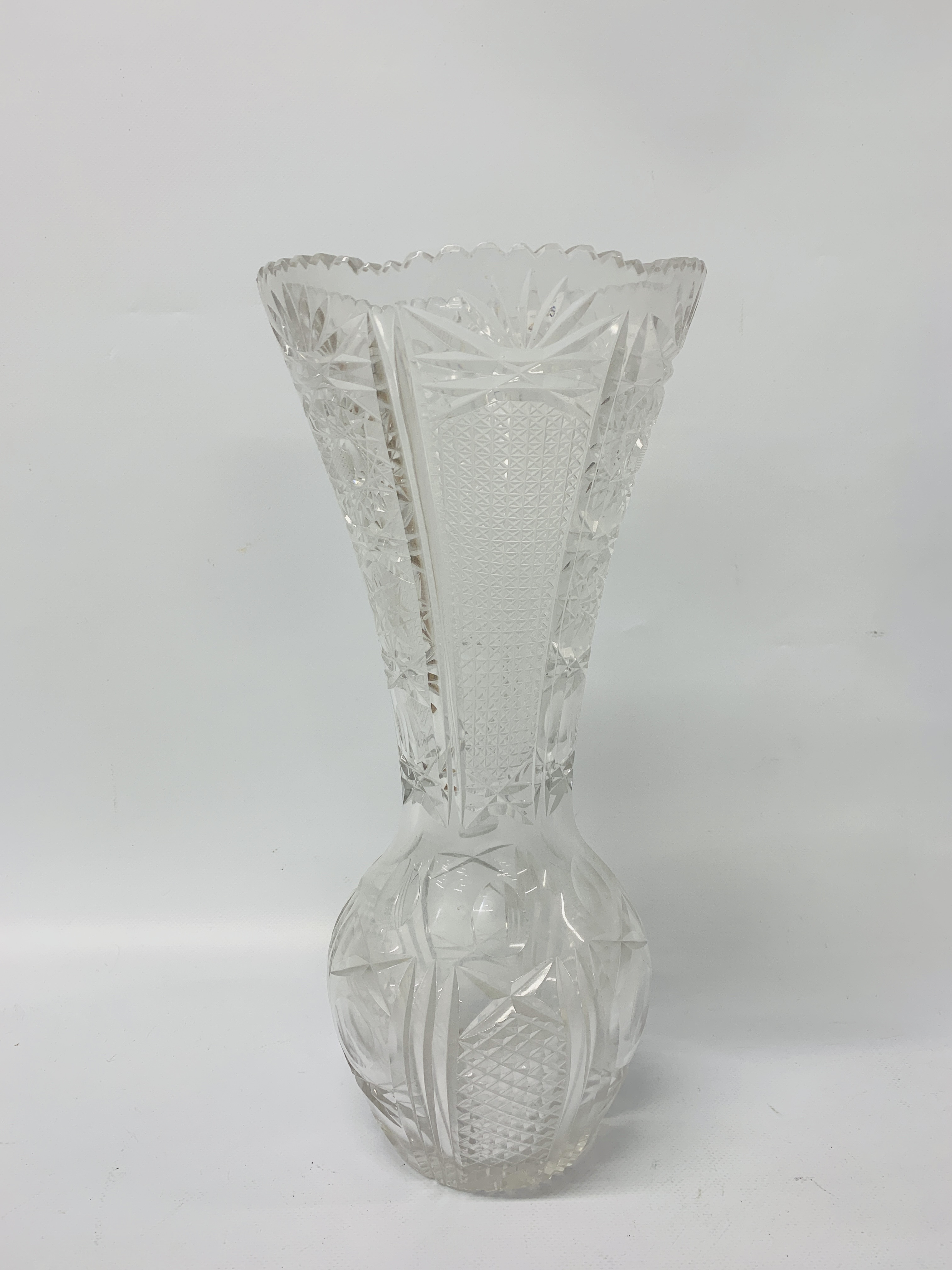 LEAD CRYSTAL VASE - H 36cm TOGETHER WITH A MATCHING CRYSTAL DECANTER & LARGE BOWL (BEARING WHAT - Image 6 of 6