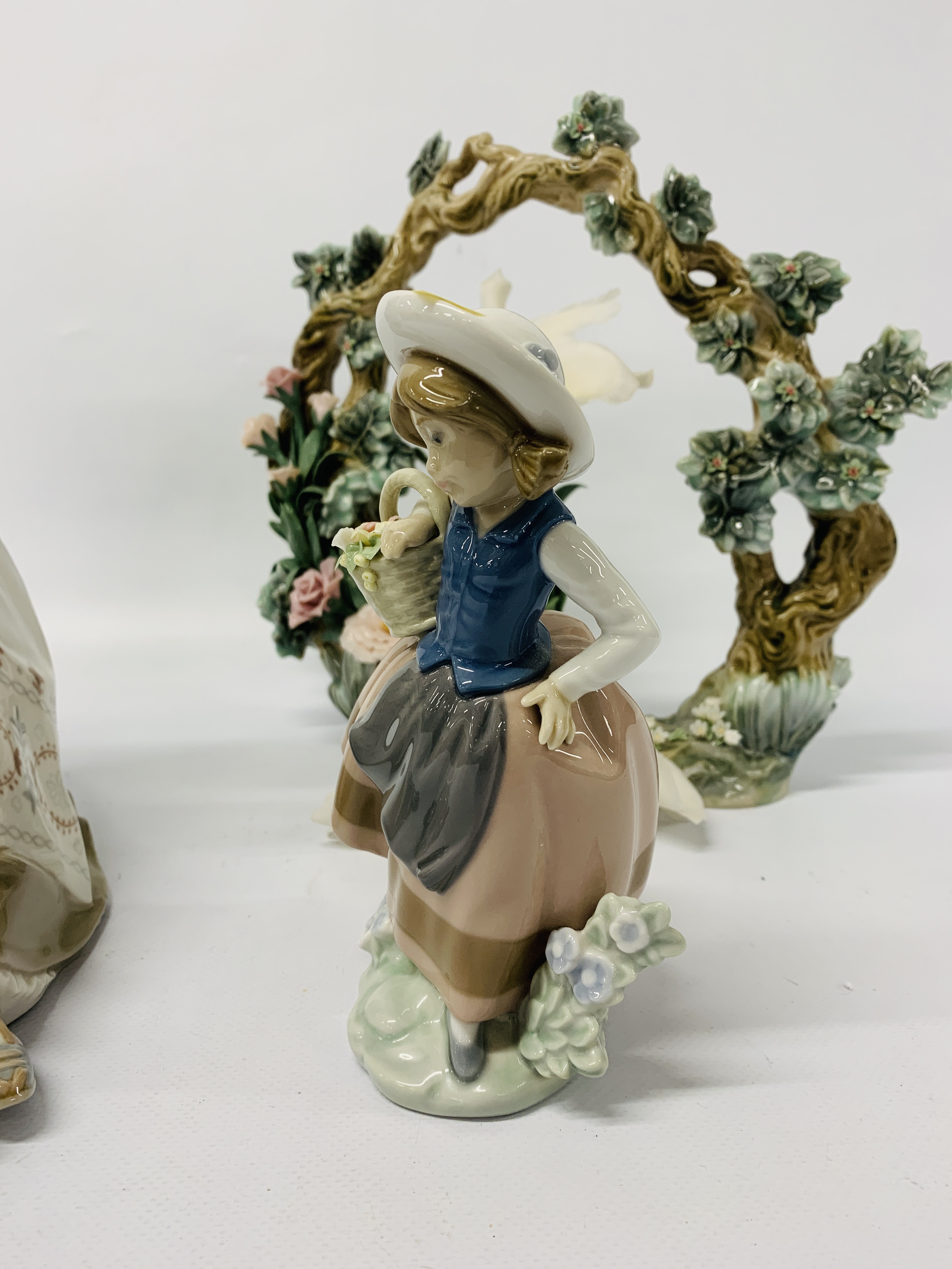 LLADRO FIGURE DOING EMBROIDERY TOGETHER WITH A SMALL LLADRO FIGURE OF A YOUNG GIRL WITH A BASKET OF - Image 7 of 12