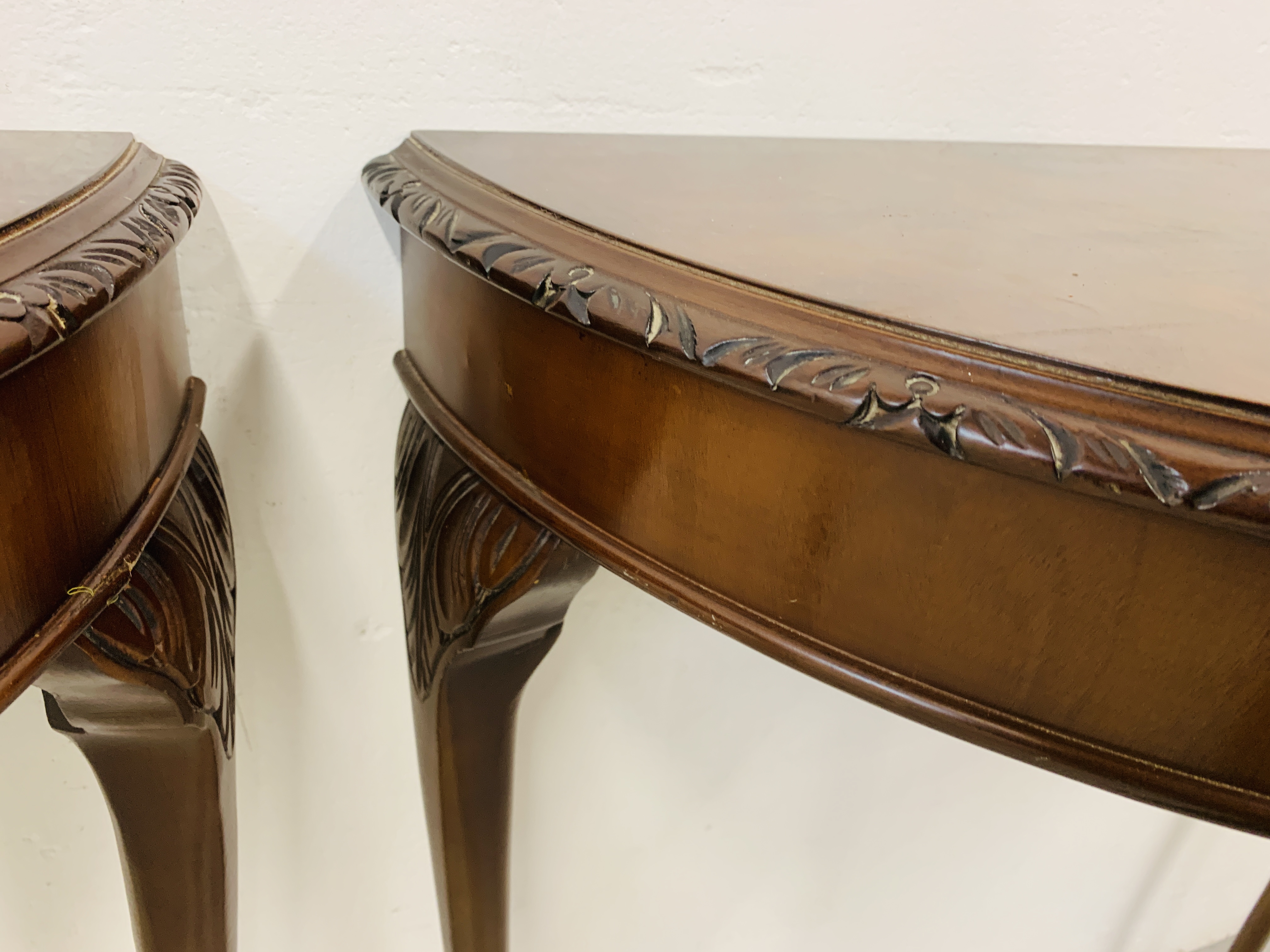 A PAIR OF REPRODUCTION WALNUT FINISH DEMI LUNE SIDE TABLES (EACH WIDTH 74cm) - Image 3 of 6