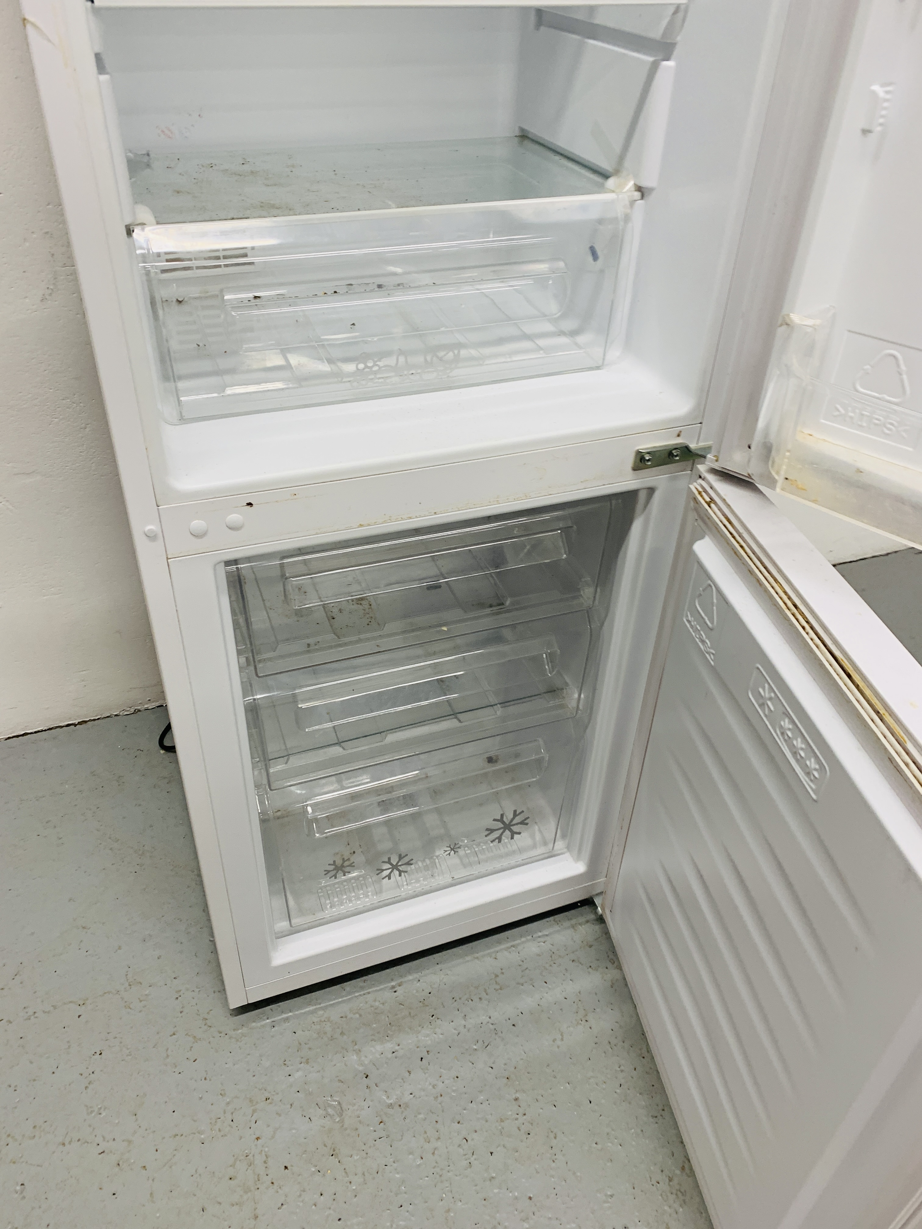 ZANUSSI FRIDGE FREEZER - SOLD AS SEEN - Image 5 of 5