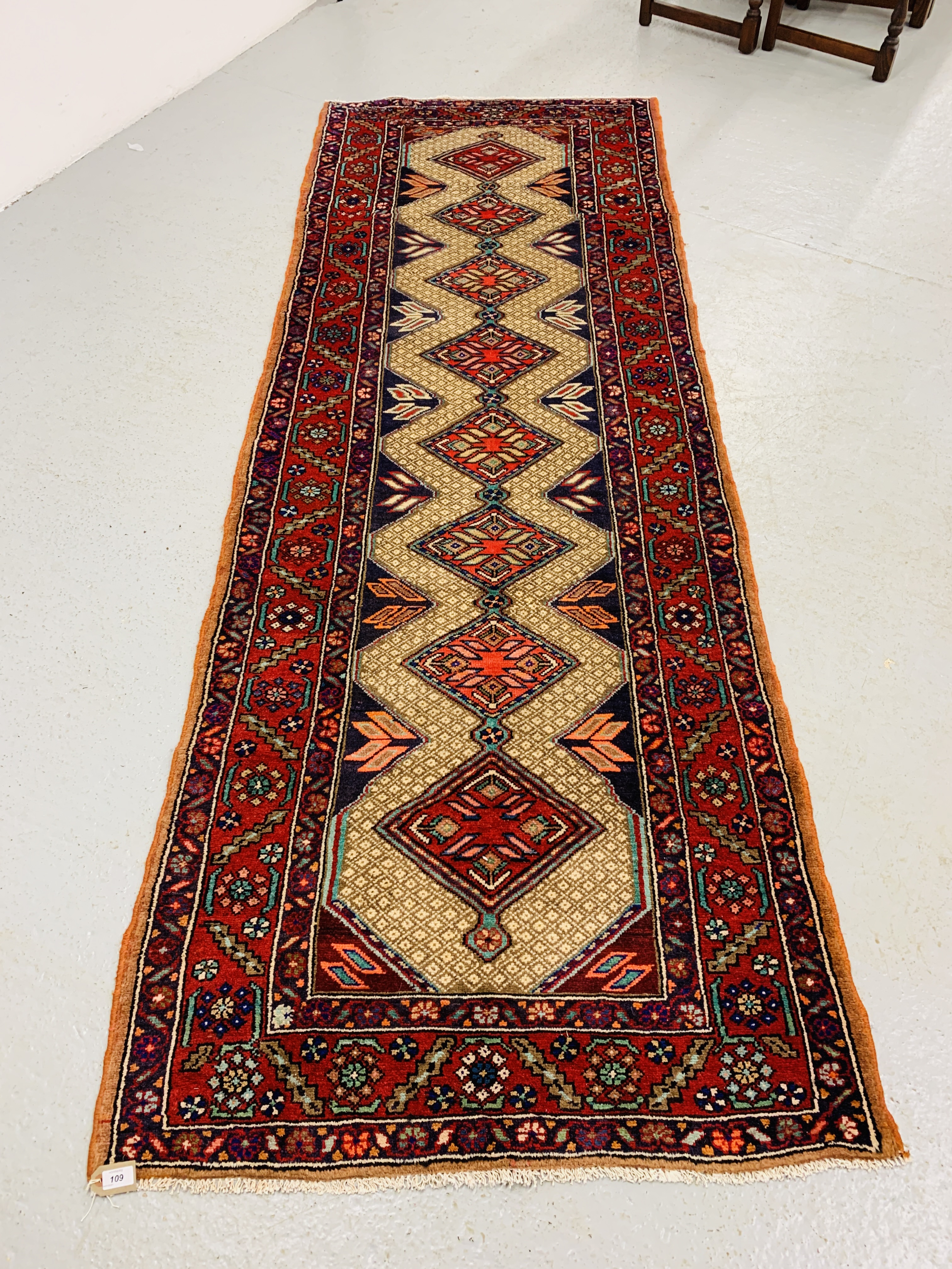 A HAMADAN RED/BLUE PATTERNED CARPET RUNNER 2.9 x 1.05. 1.