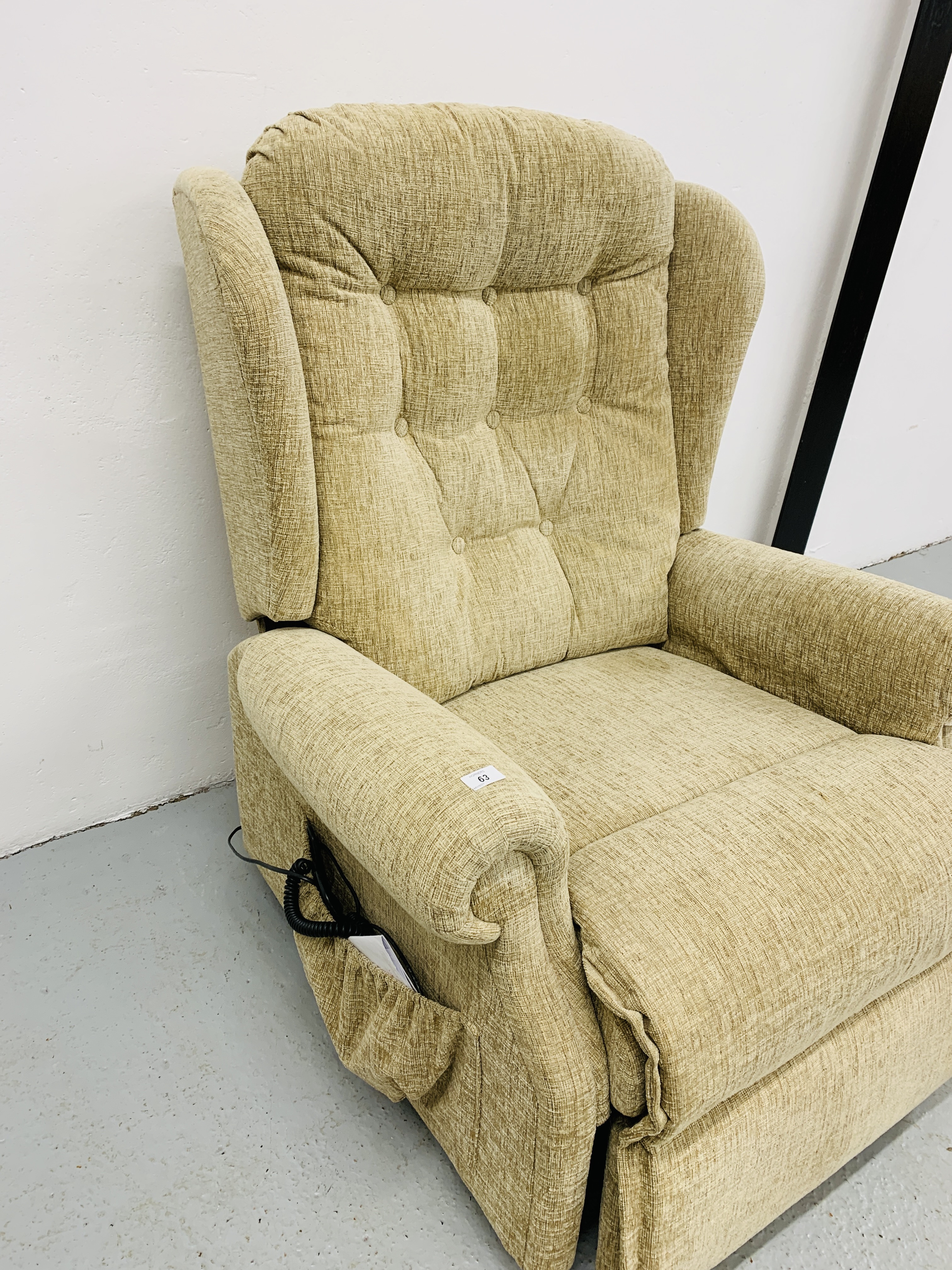 MODERN BUTTON BACK FAWN UPHOLSTERED ELECTRIC RECLINING ARMCHAIR - SOLD AS SEEN - Image 6 of 6