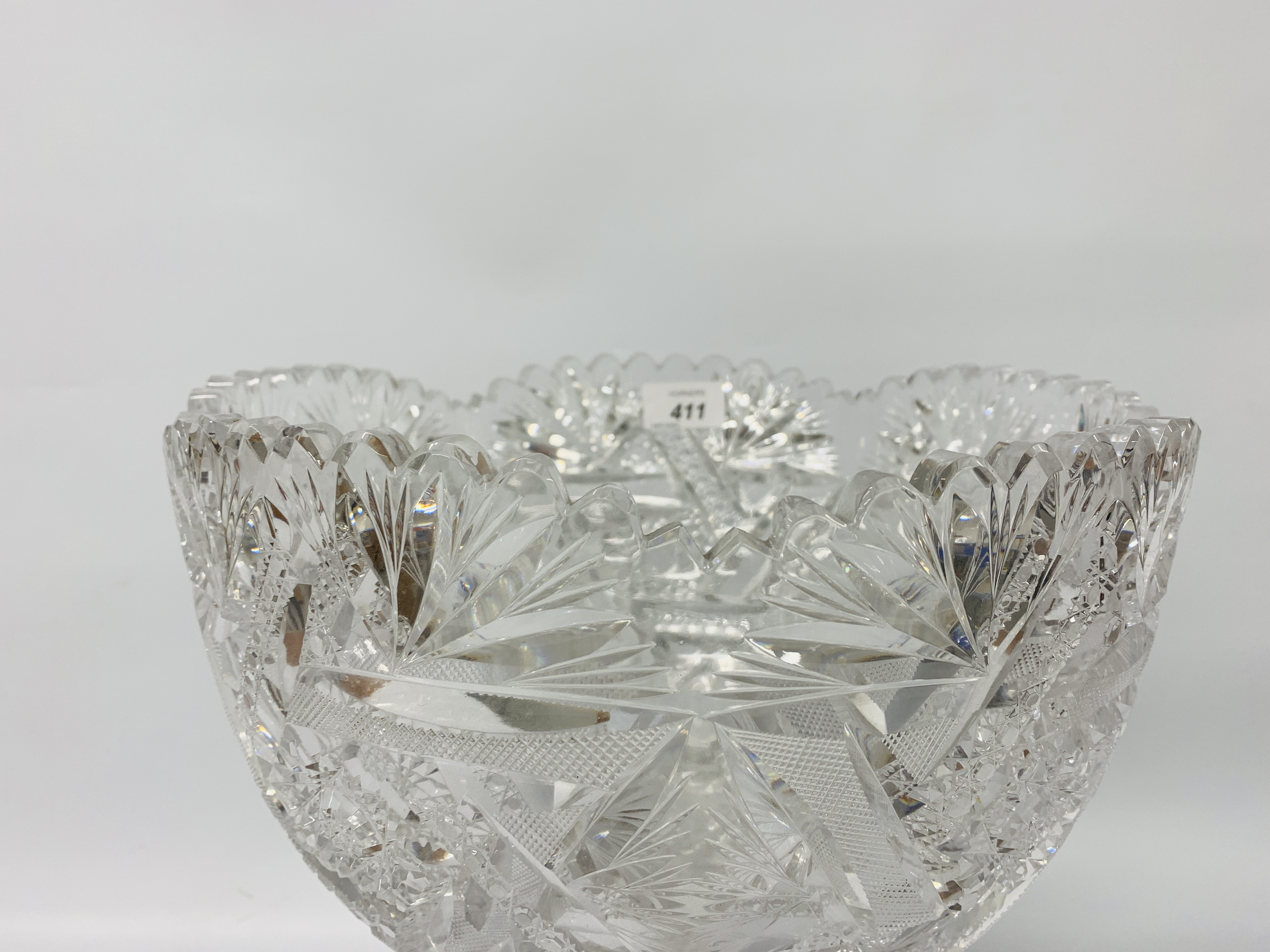 ORNATE LEAD CRYSTAL CENTRE PIECE COMPRISING OF A BASE & LARGE INSET BOWL - Image 4 of 8