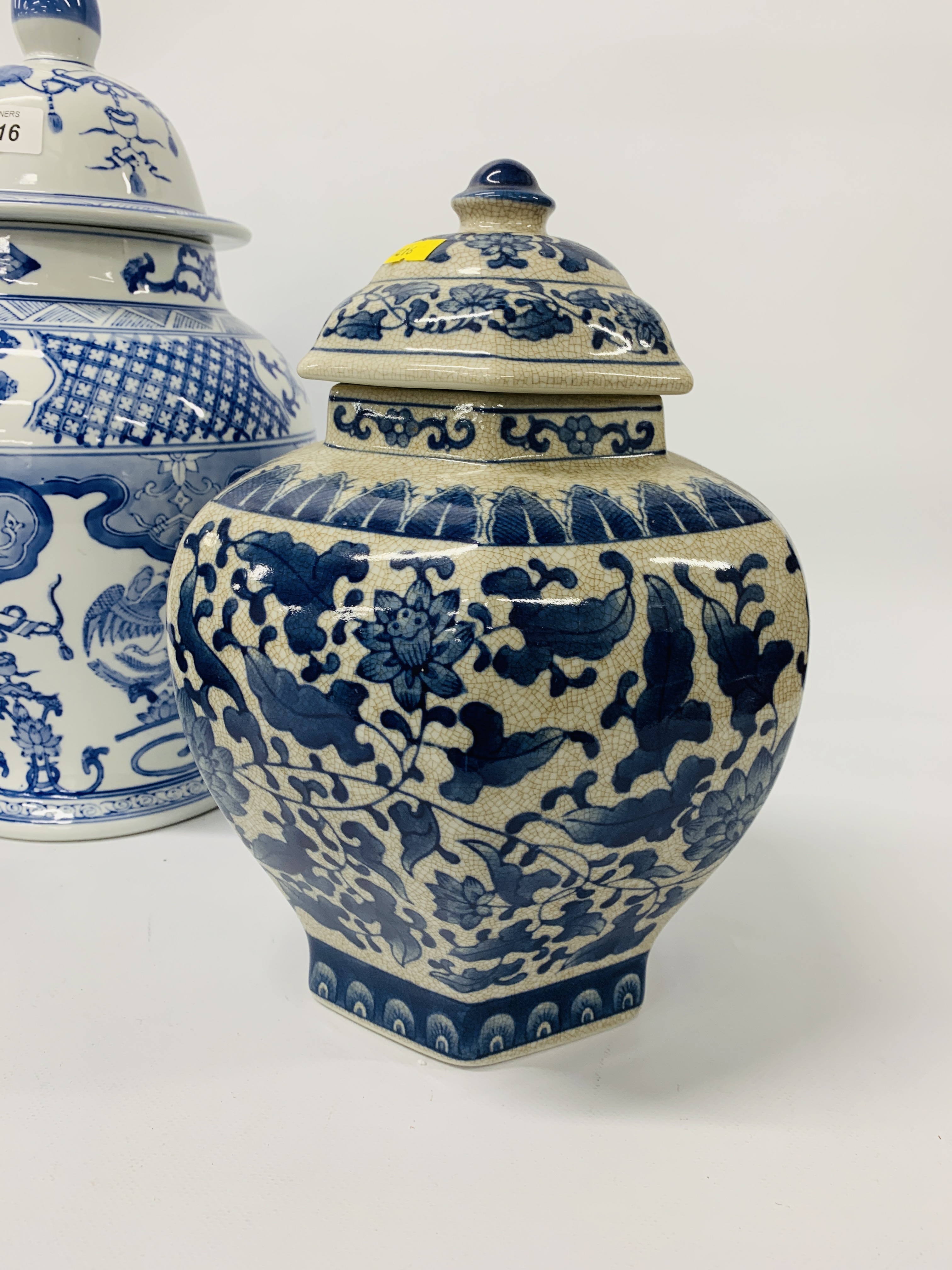 PAIR OF ORIENTAL BLUE & WHITE REPRODUCTION LIDDED URNS + FURTHER LIDDED JAR (SMALL HAIRLINE CRACK) - Image 2 of 6