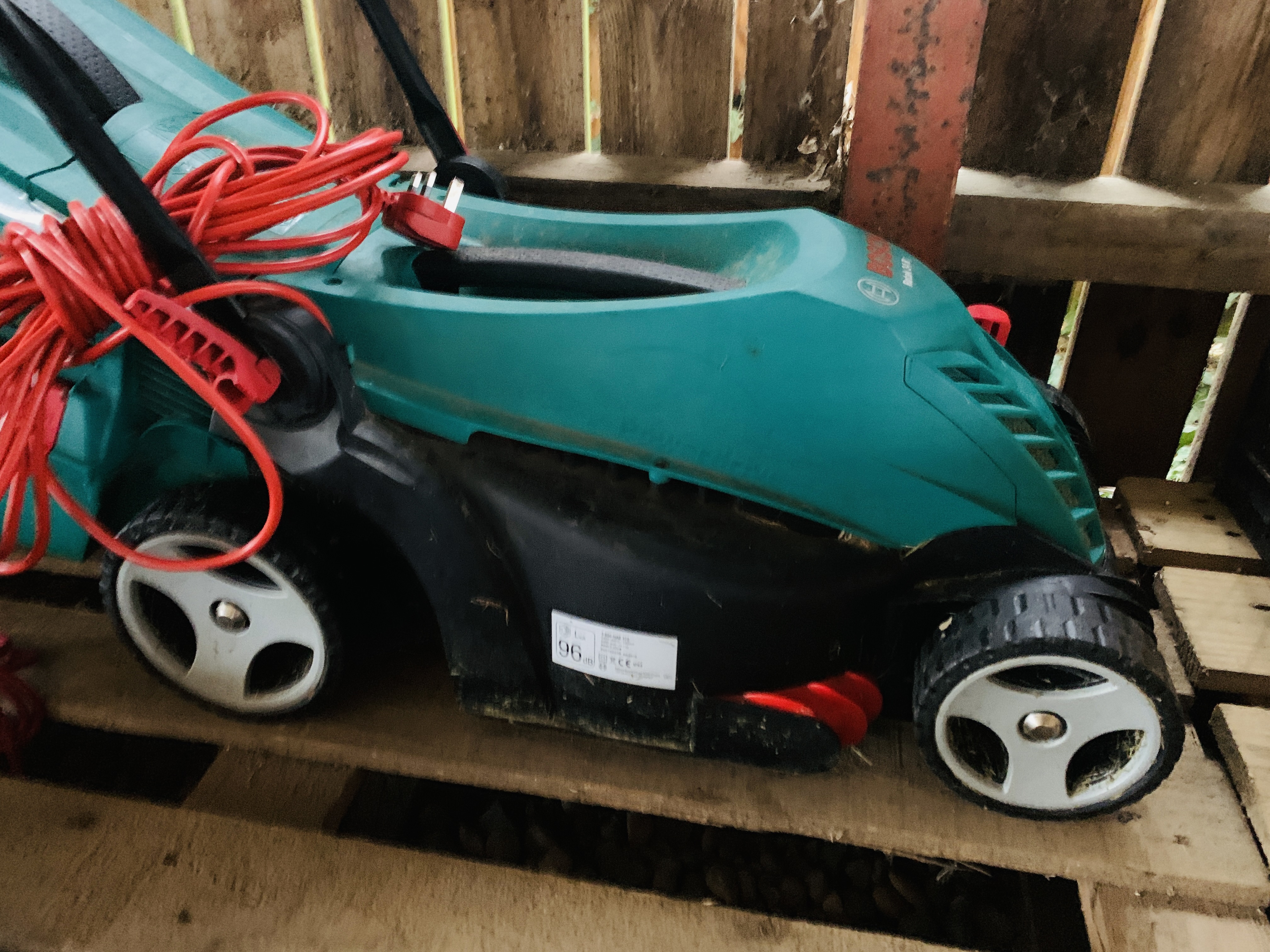 A BOSCH ROTAK 34R ELECTRIC LAWN MOWER AND BOSCH ART 23 SL ELECTRIC STRIMMER - SOLD AS SEEN - Image 2 of 4