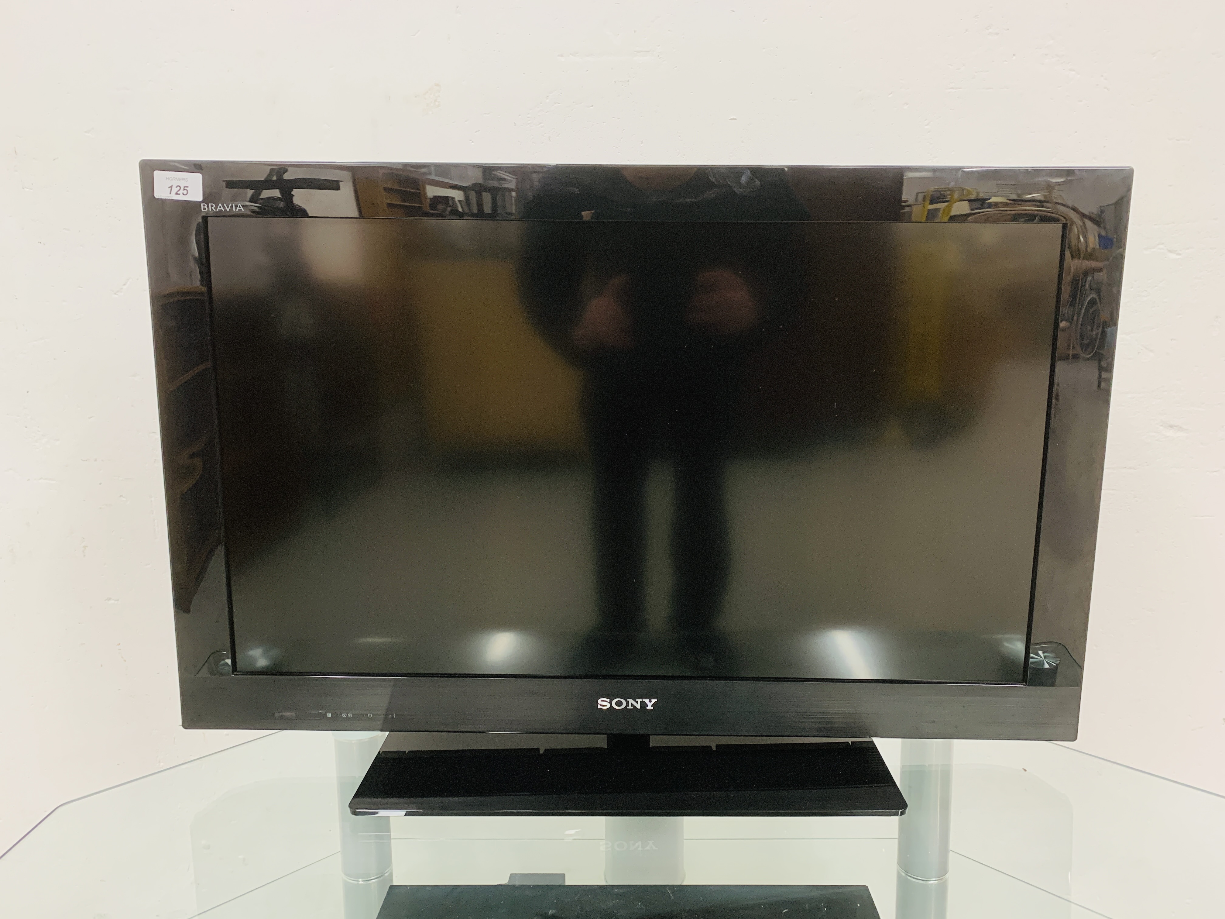 A SONY BRAVIA 32 INCH TELEVISION WITH REMOTE AND PANASONIC DVD / HDD RECORDER WITH FREEVIEW, - Image 7 of 11