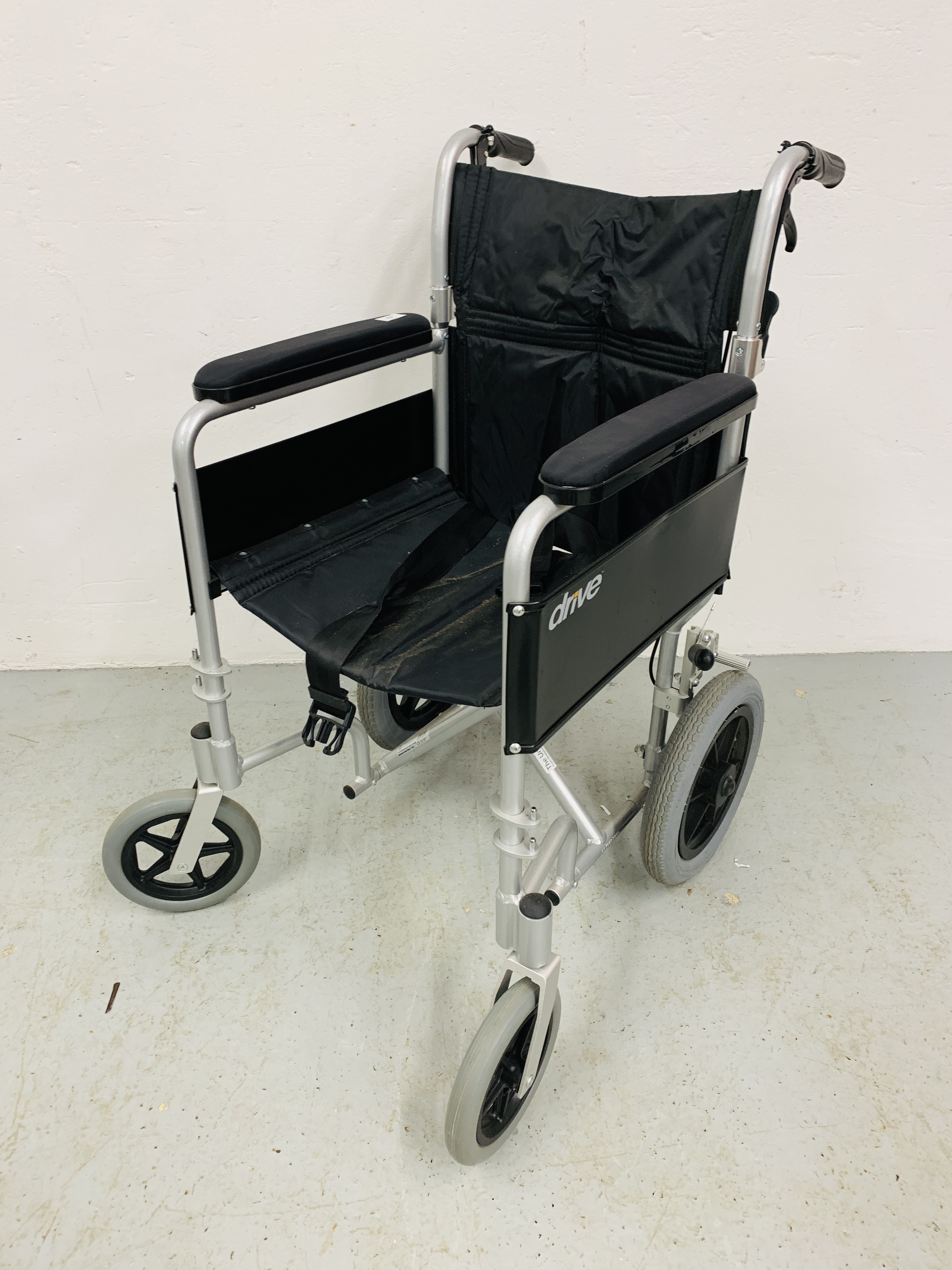 DRIVE DEVILBISS FOLDING WHEELCHAIR (NO FOOT RESTS)