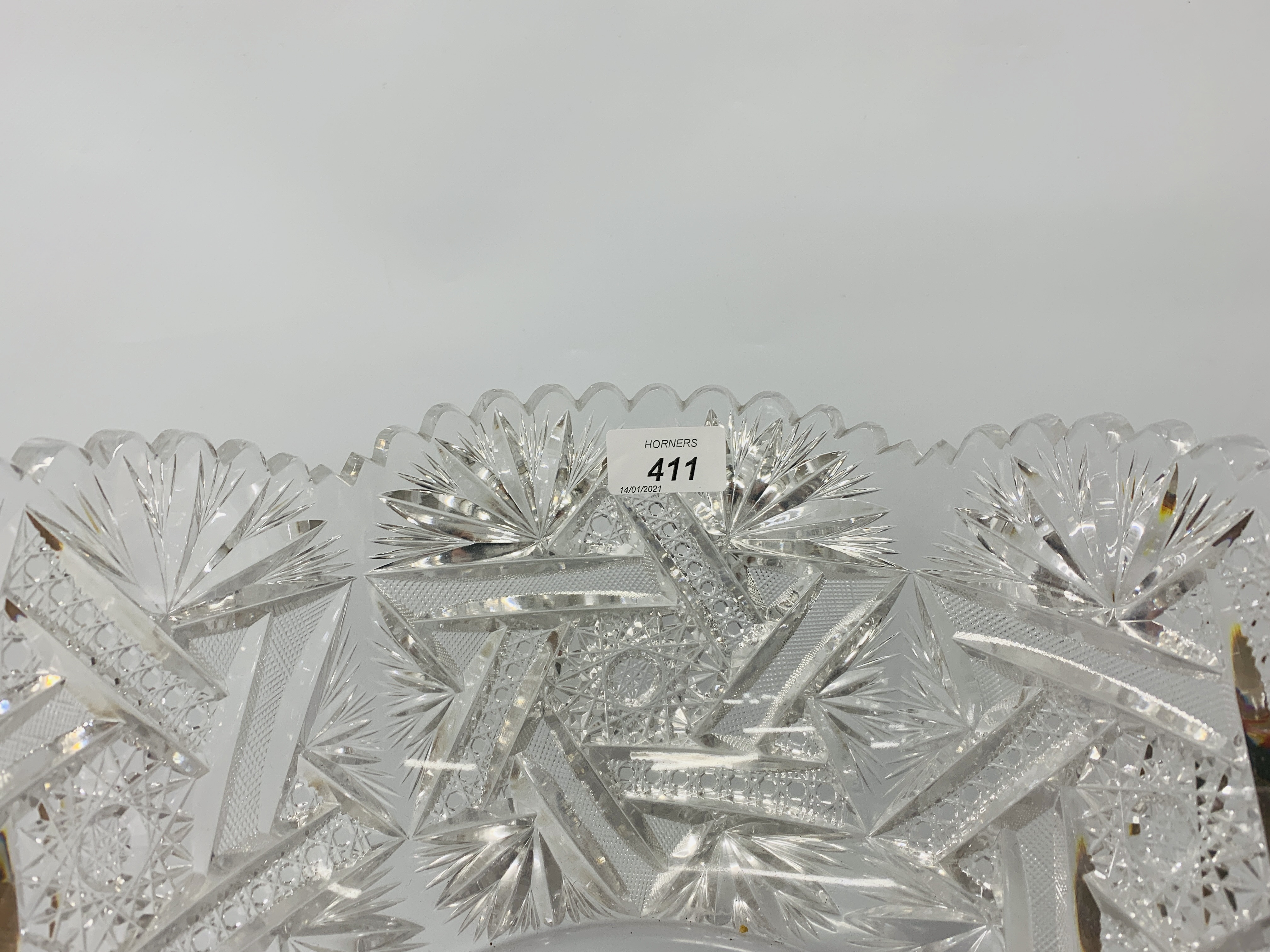 ORNATE LEAD CRYSTAL CENTRE PIECE COMPRISING OF A BASE & LARGE INSET BOWL - Image 6 of 8