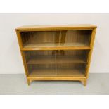 AN OAK BOOKCASE WITH SLIDING GLASS DOORS - WIDTH 93cm. HEIGHT 90cm.