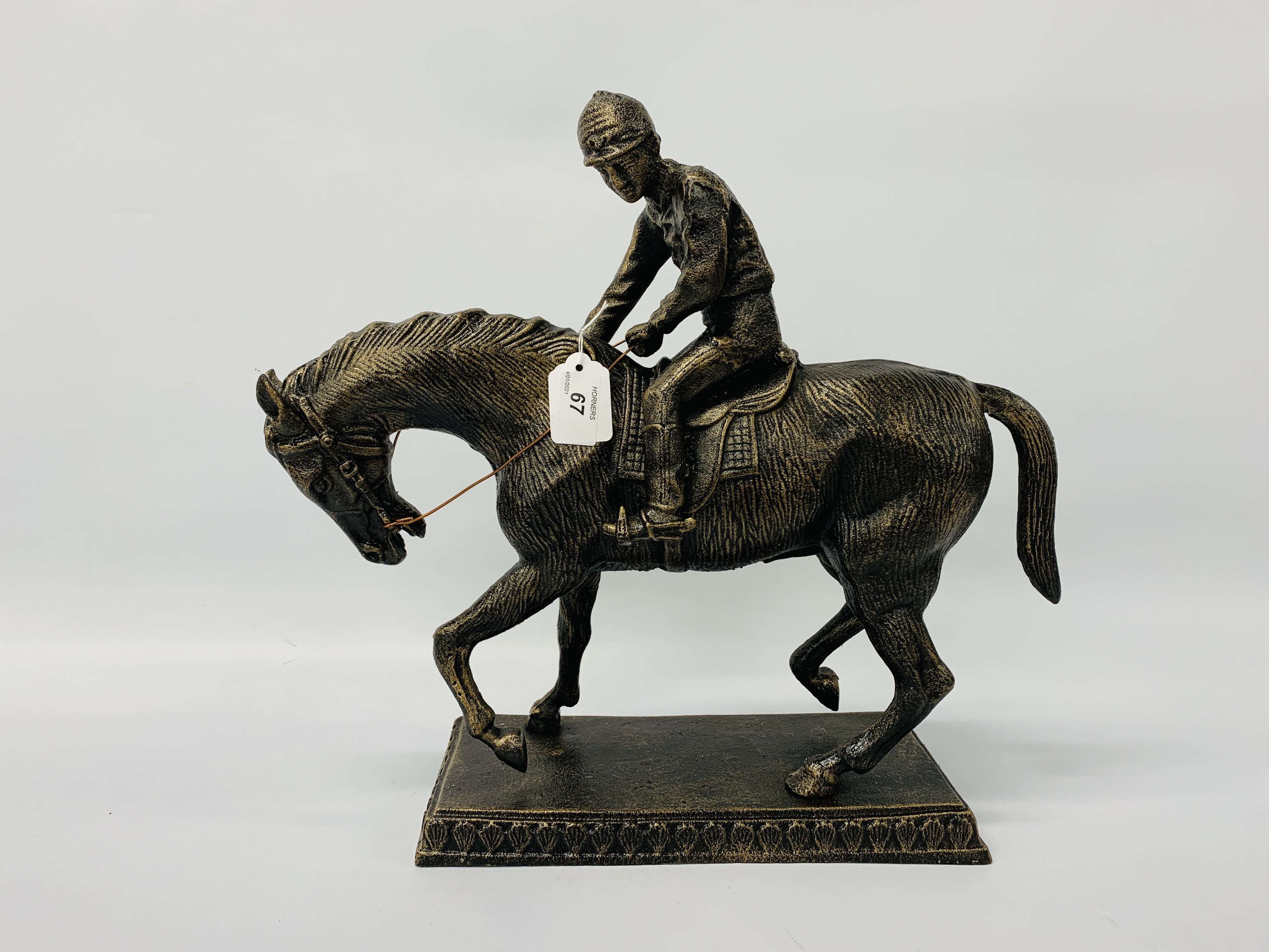 HORSE & JOCKEY FIGURE (R)